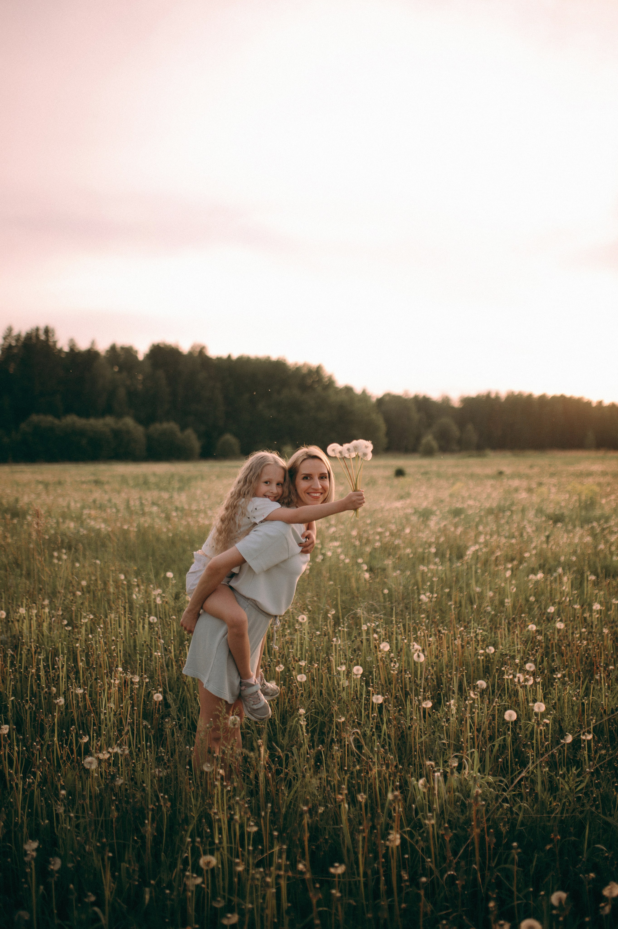 Валя и Лена. Фотограф, г. Лесной Свердловской области