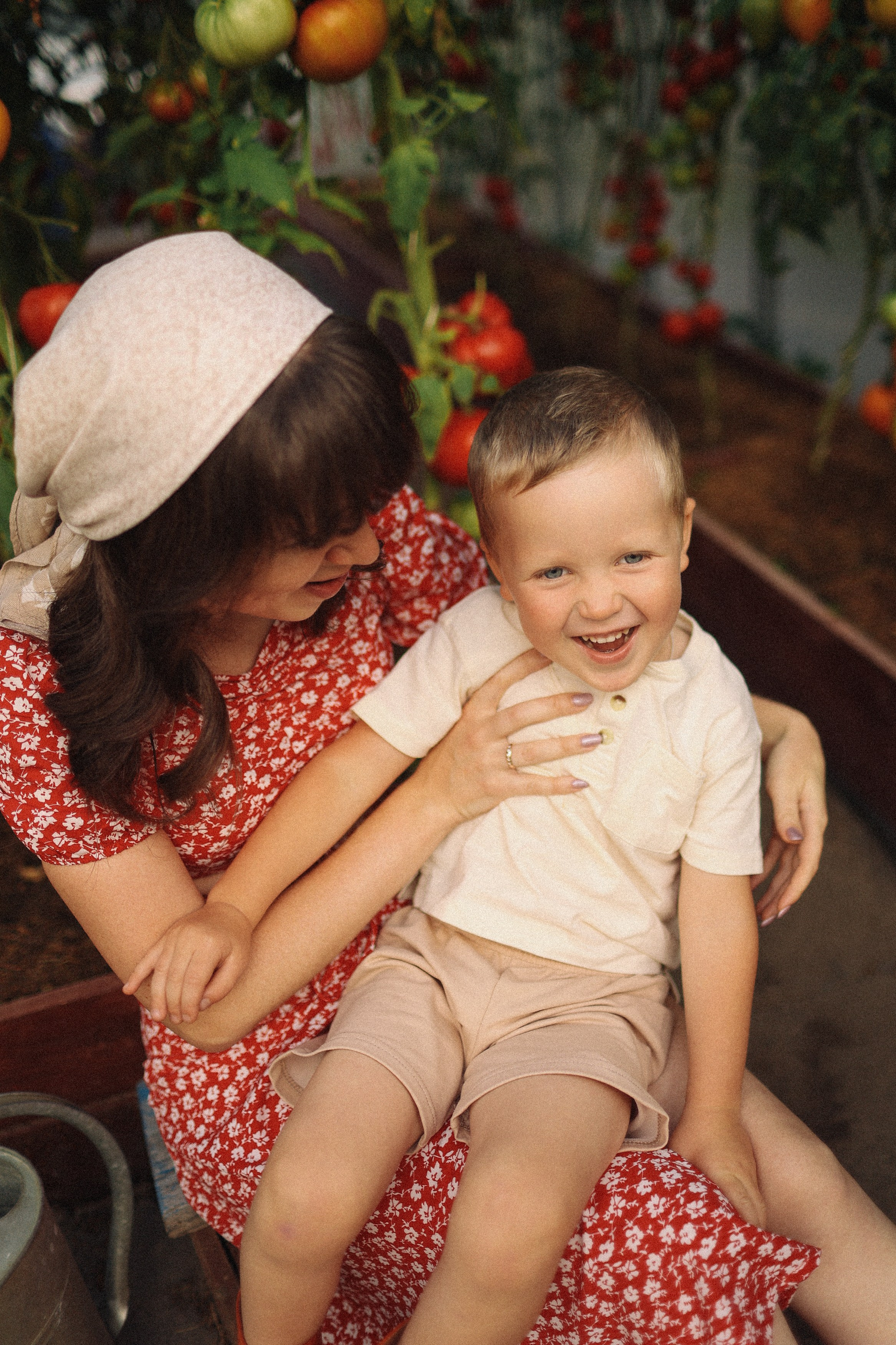 Помидорки Света и Мишенька. Фотограф Владимир Москва