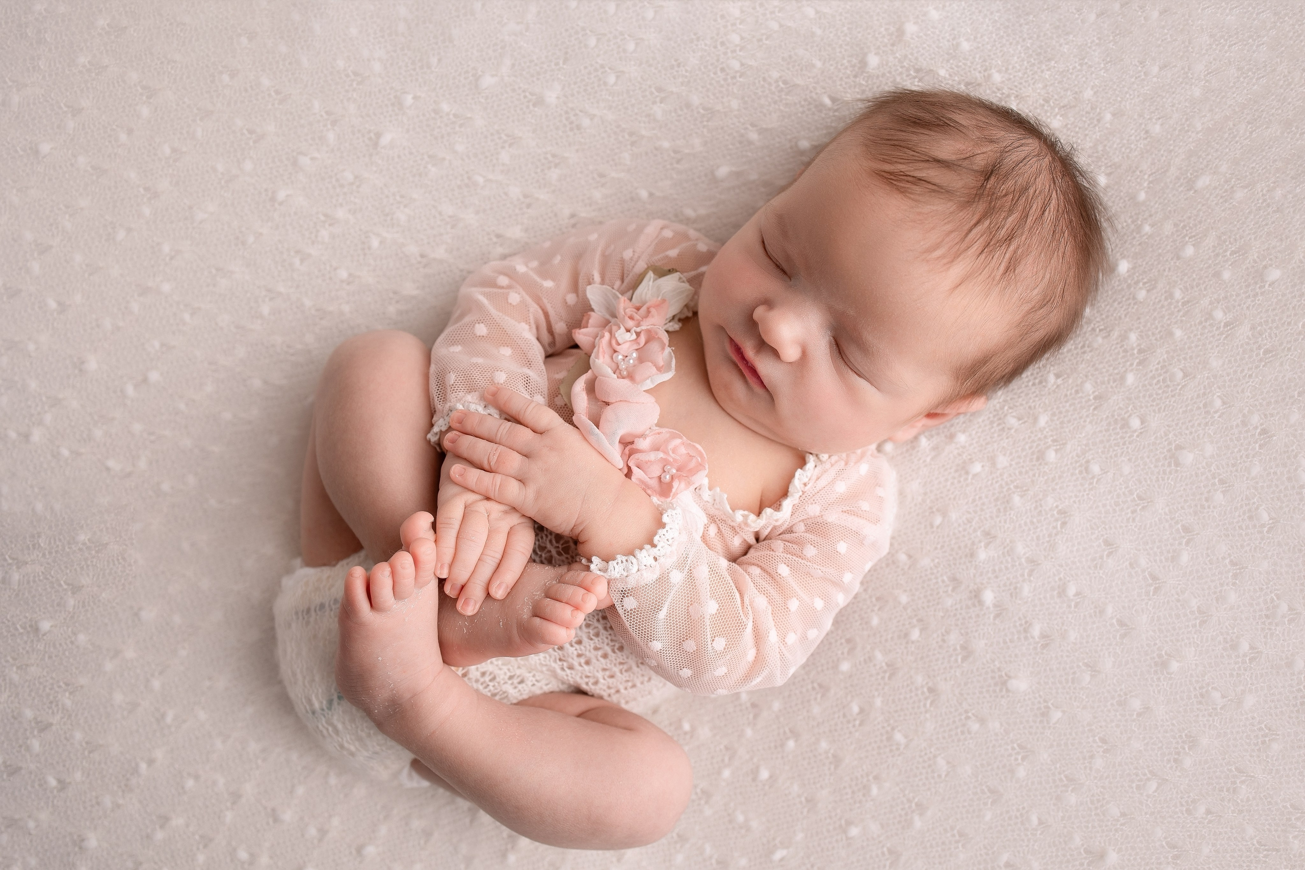Нежная и милая фотосессия первых дней жизни Вашего ребенка в Минске. Фотограф новорождённых Минск — стоимость newborn фотосессии в Минске