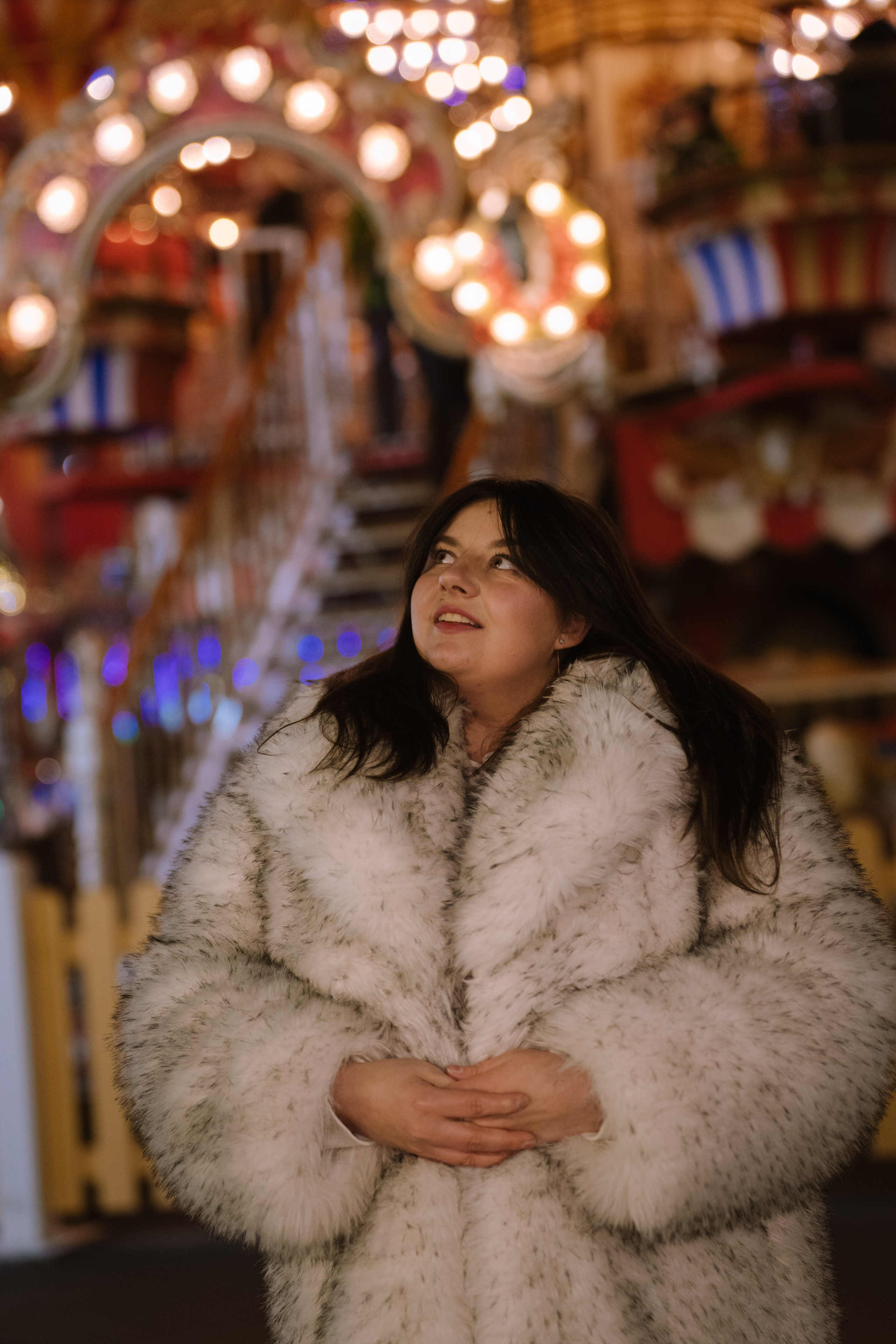 ПРОГУЛКА НА МАНЕЖНОЙ ПЛОЩАДИ ДЛЯ ДЕВУШКИ ПЕРЕД НОВЫМ ГОДОМ (НОВОГОДНЯЯ ФОТОСЕССИИЯ НА МАНЕЖНОЙ ПЛОЩАДИ). Профессиональный фотограф, Санкт-Петербург — Виктория Богомолова