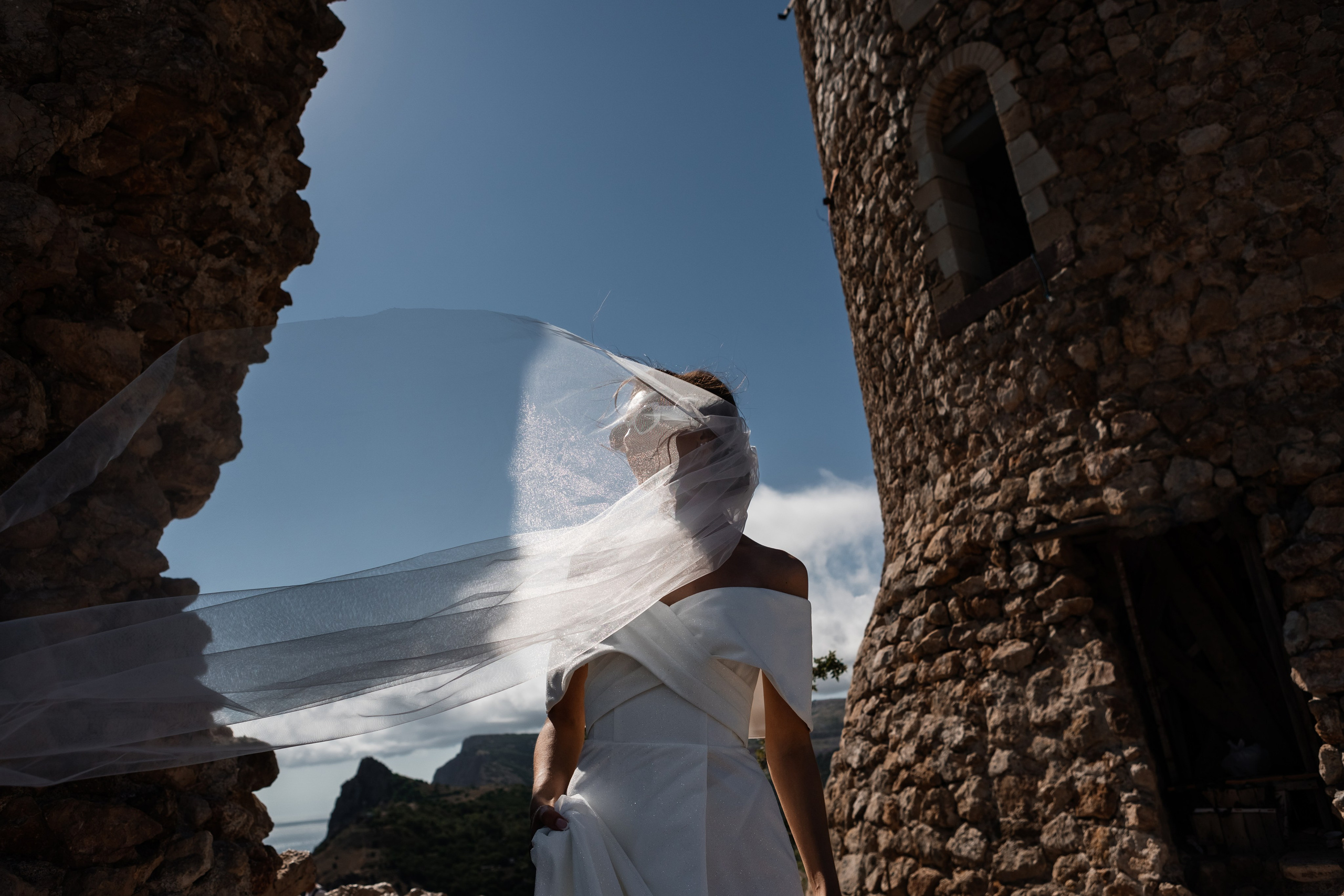 Свадебная съёмка в Балаклаве в крепости Чембало. Свадебный фотограф, фотосъемка в Крыму, Севастополе, Симферополе, Ялте