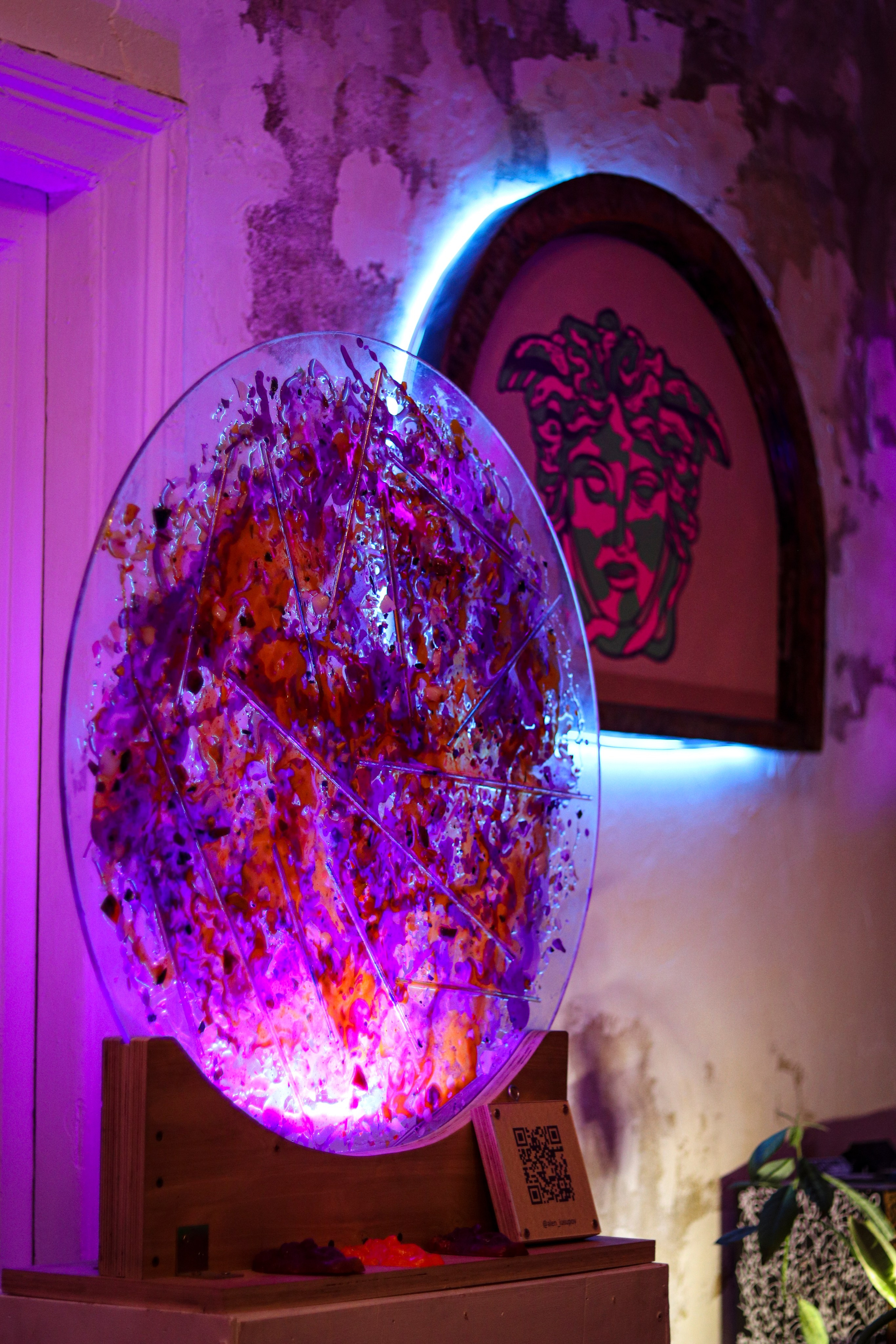 Выставка Алима Юсупова в квартире «Мира». Ивентный фотограф в Санкт-Петербурге Олег Комков