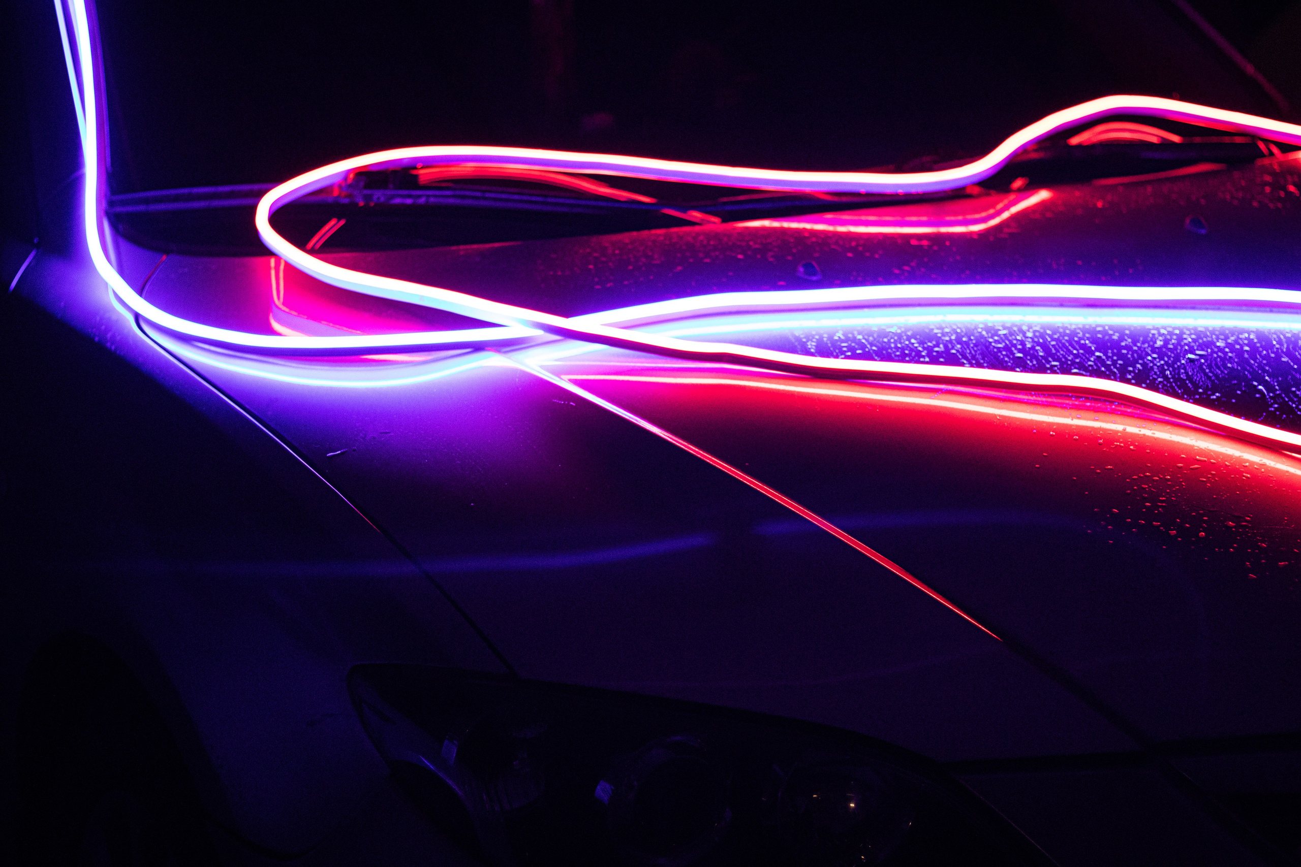 Белые авто в неоне. Ивентный фотограф в Санкт-Петербурге Олег Комков