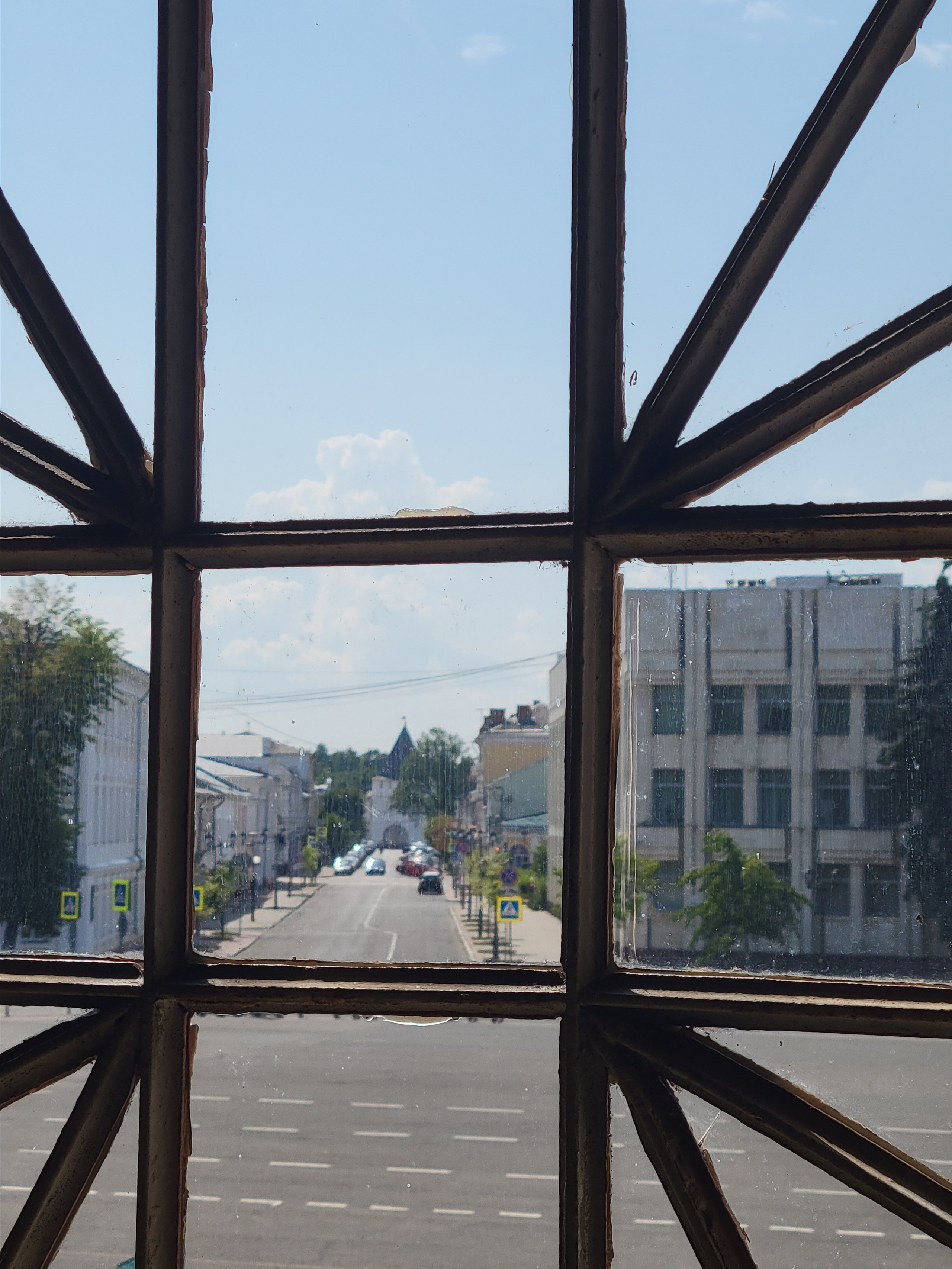 Широкие улицы, большой ухоженный центр, симпатичные современные жилые районы