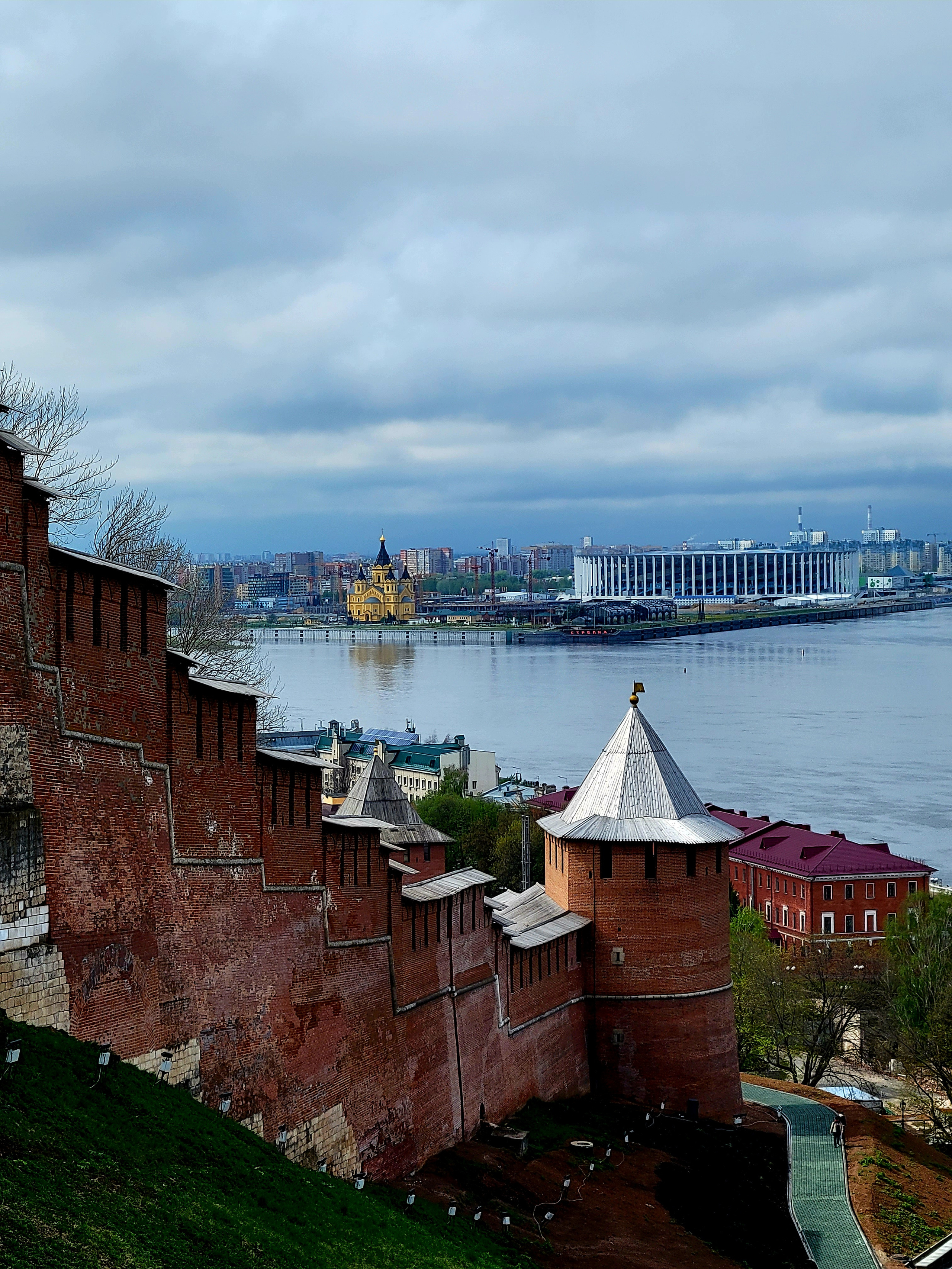 Кремль и стрелка. План - спуститься по лестнице, вернуться по улицам и через Кремль