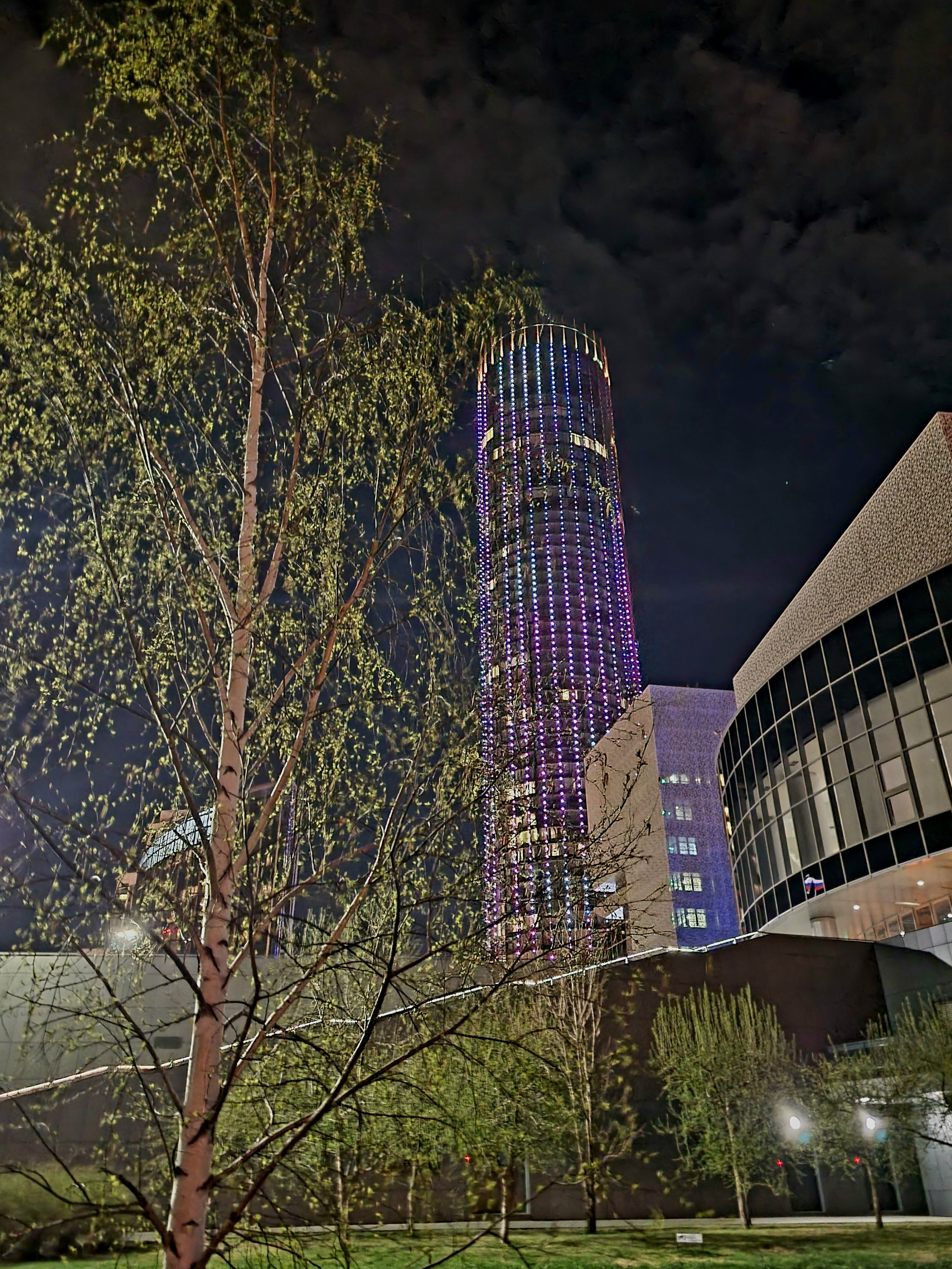 В городе соседствуют усадьбы XVII в и небоскребы