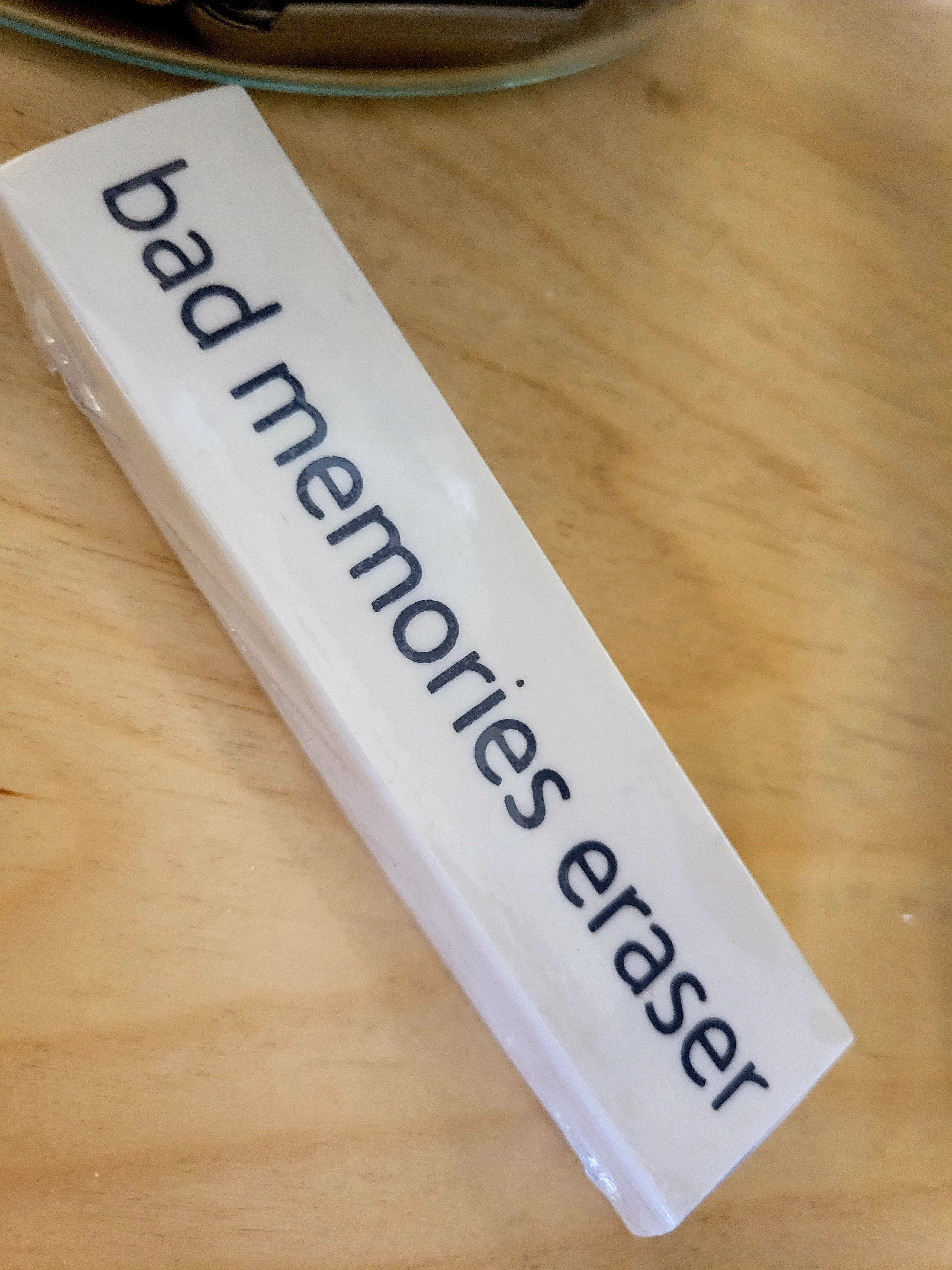 Музей разорванных отношений. Интересный музей, где собраны памятные вещи, рассказывающие истории драм - разводов, расставаний