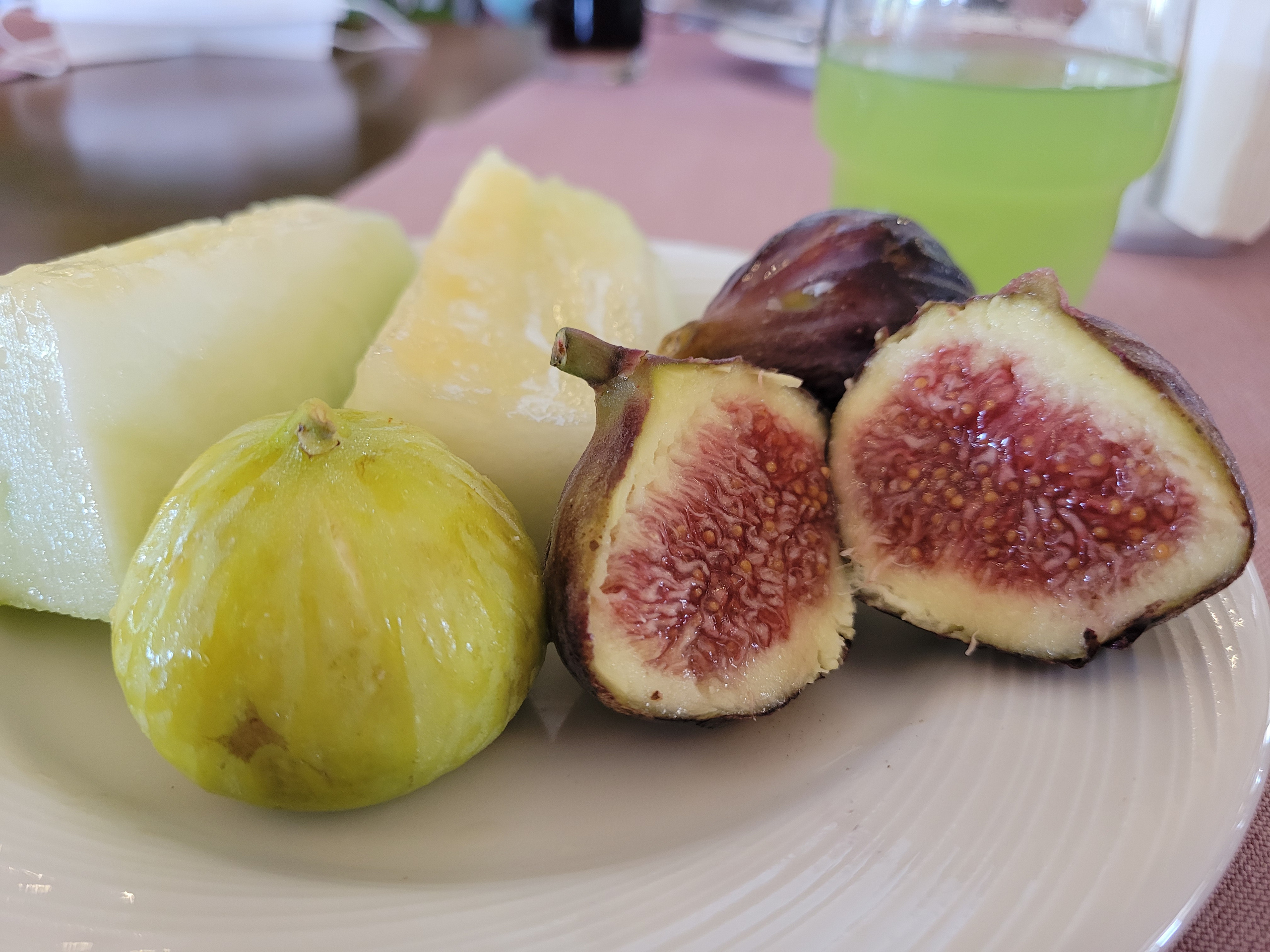 Ранний фруктовый завтрак