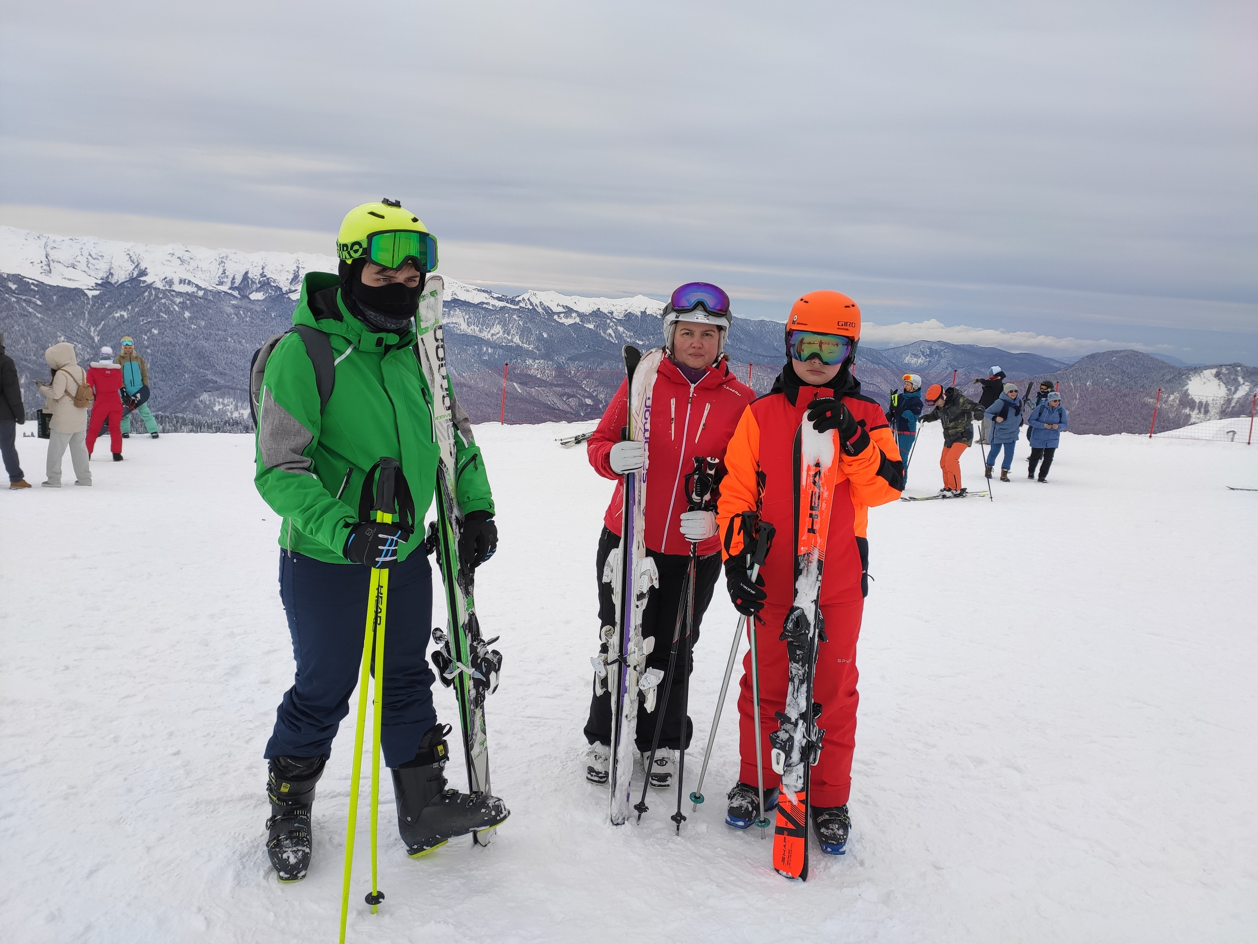 А на привалах и глинтвейн, и апероль есть