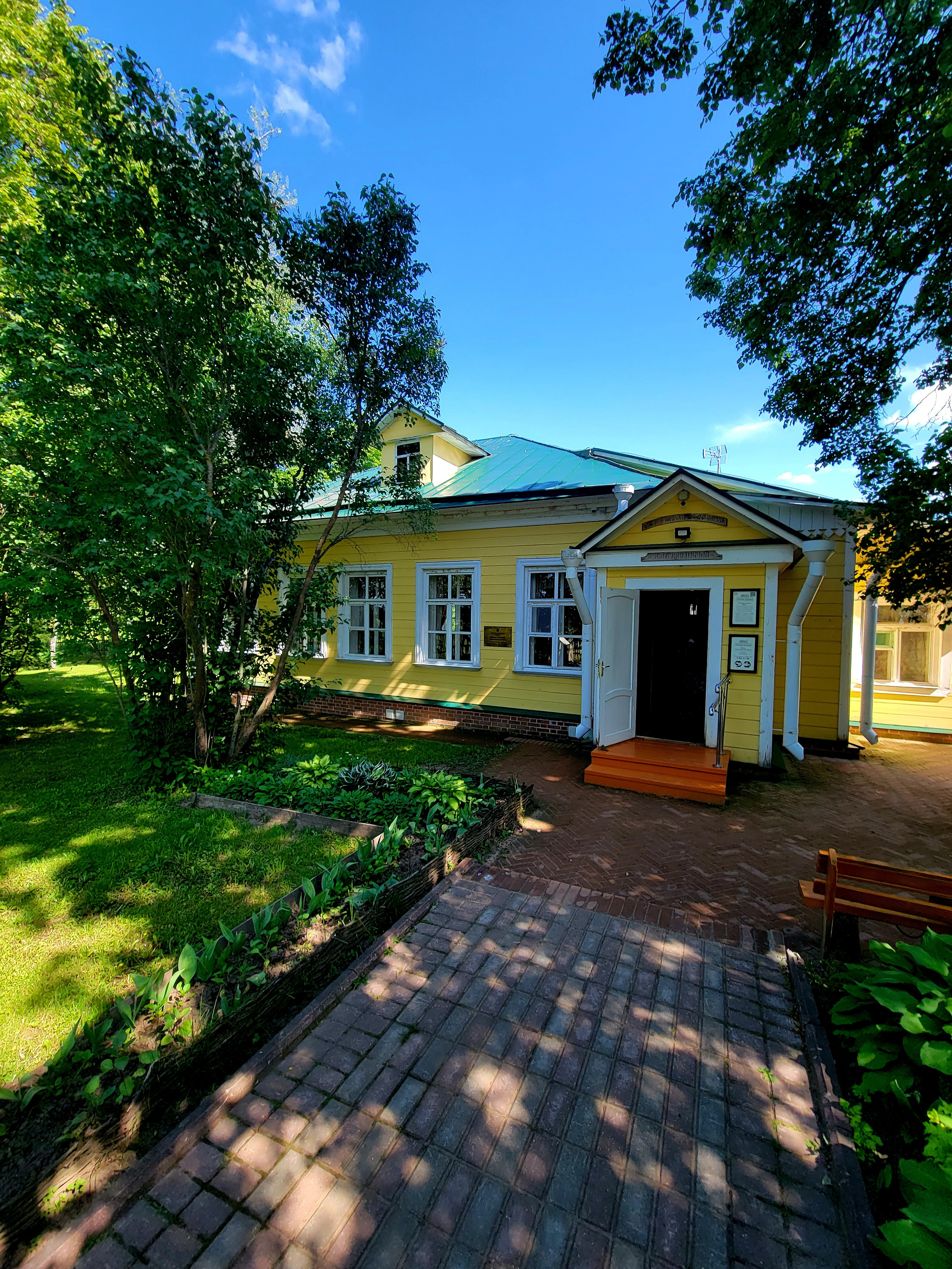 Усадьба Тараканово. Деревенская школа