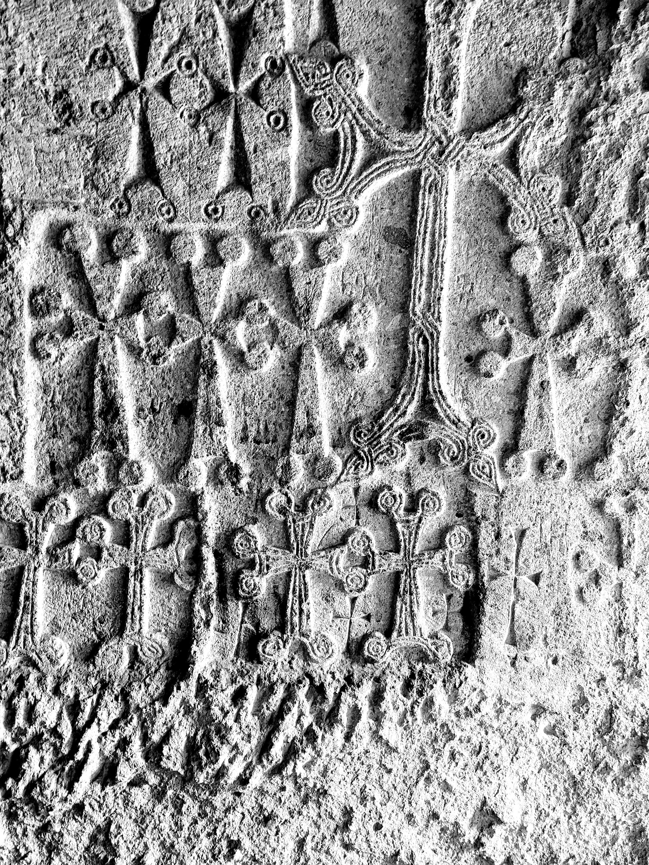 Именно здесь после крещения Армении Григор Лусаворич основал свою резиденцию, и здесь хранилось копье Лонджина, которым ранили Иисуса на кресте. Сейчас копье хранится в Эчмиадзине.