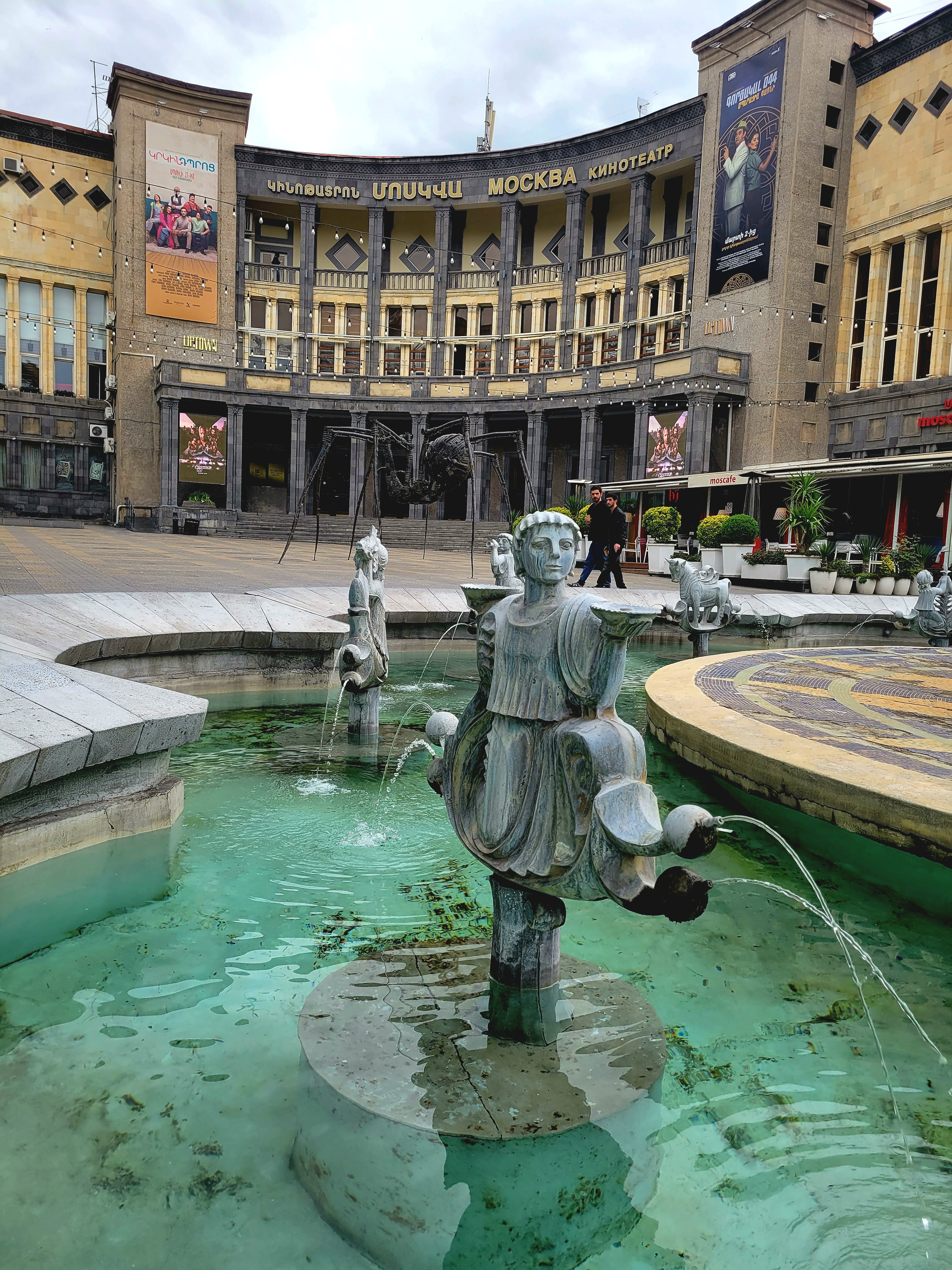 Там же фонтан