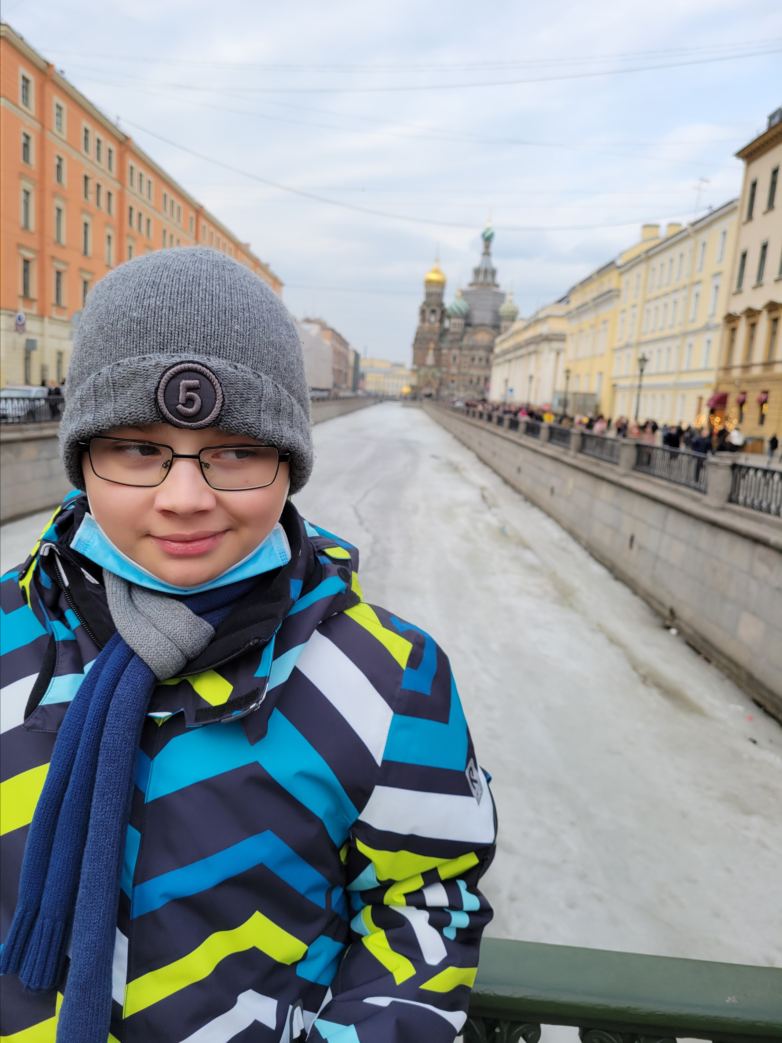 Свободный график, несколько дней на гулять. 