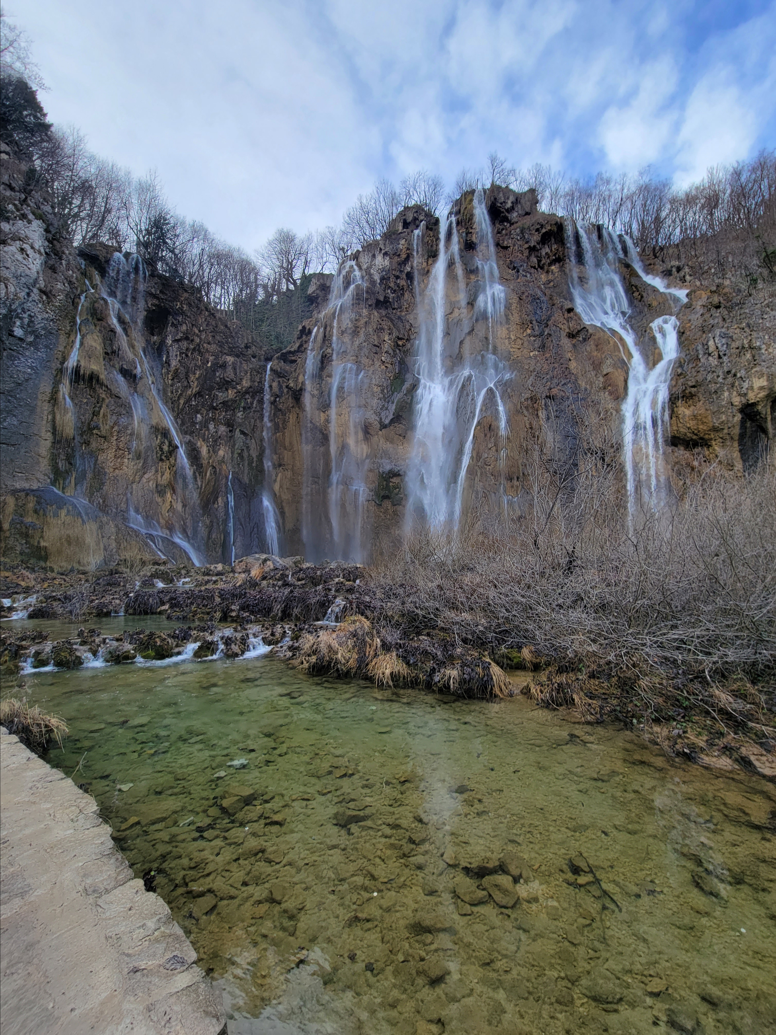 Но нам повезло и только отсутствие зелени выдавало зиму