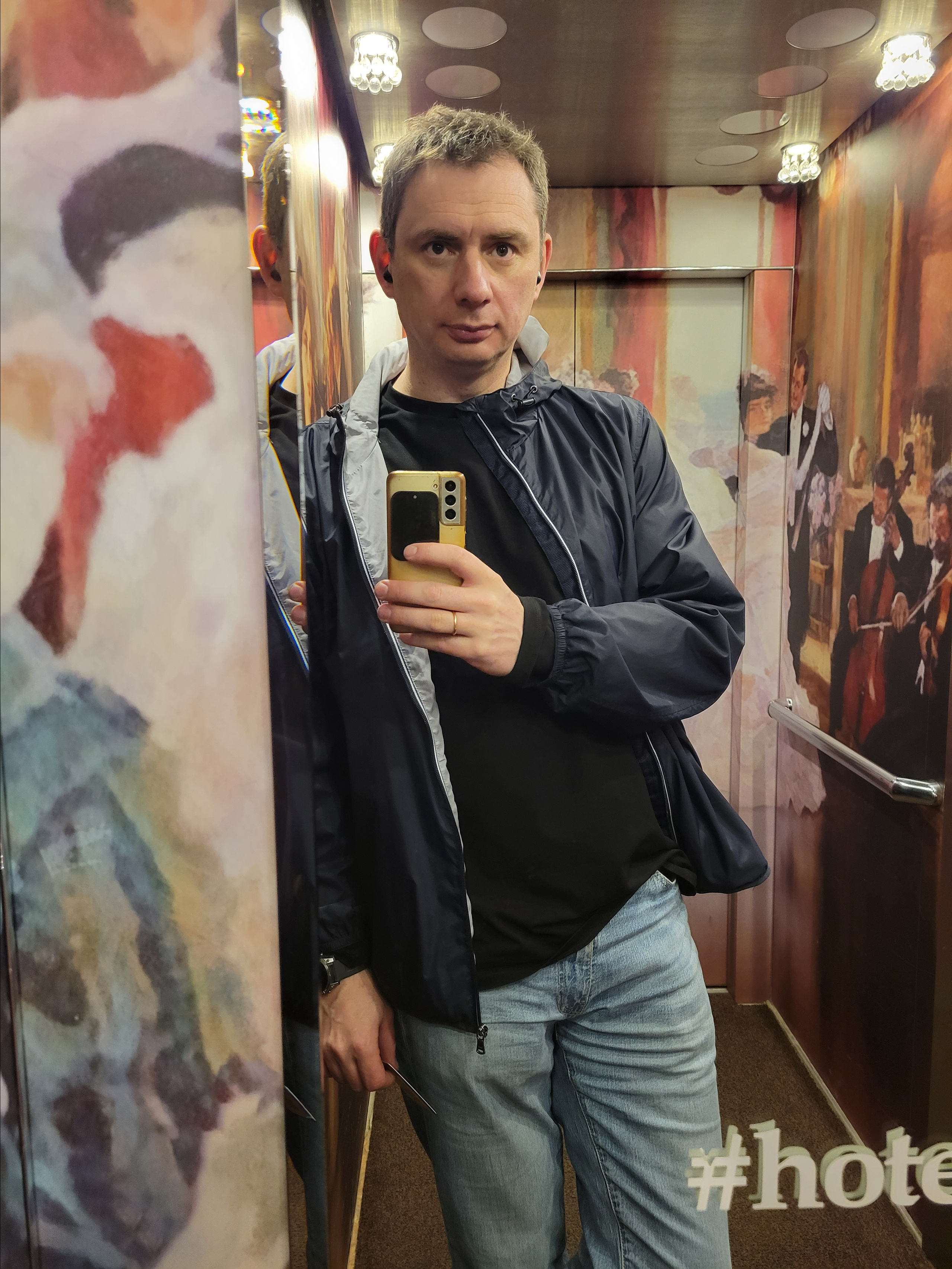 Лифт в отеле "Онегин"