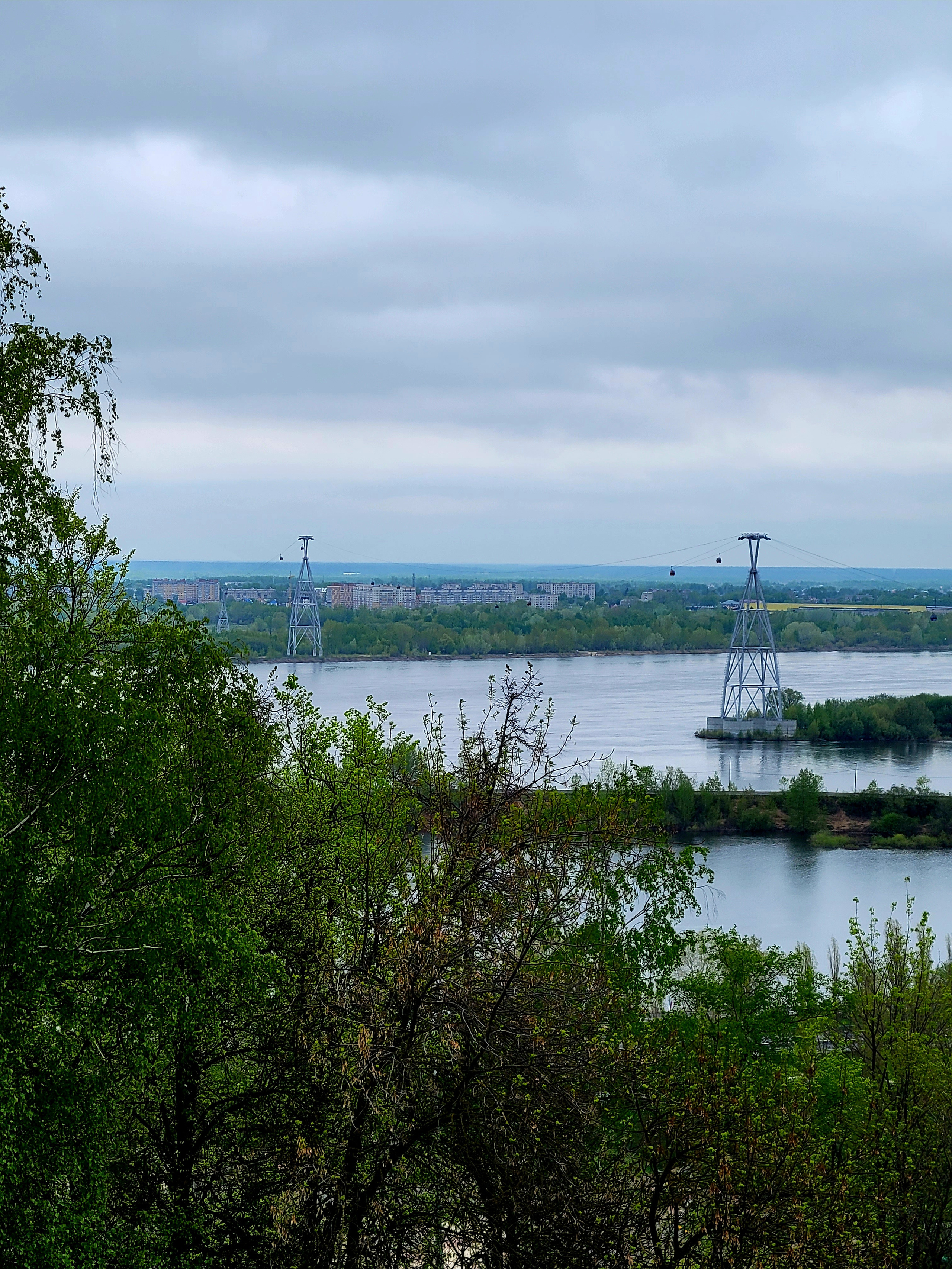 Канатка, как транспорт. Как туристическое место - лучше бы поближе к центру