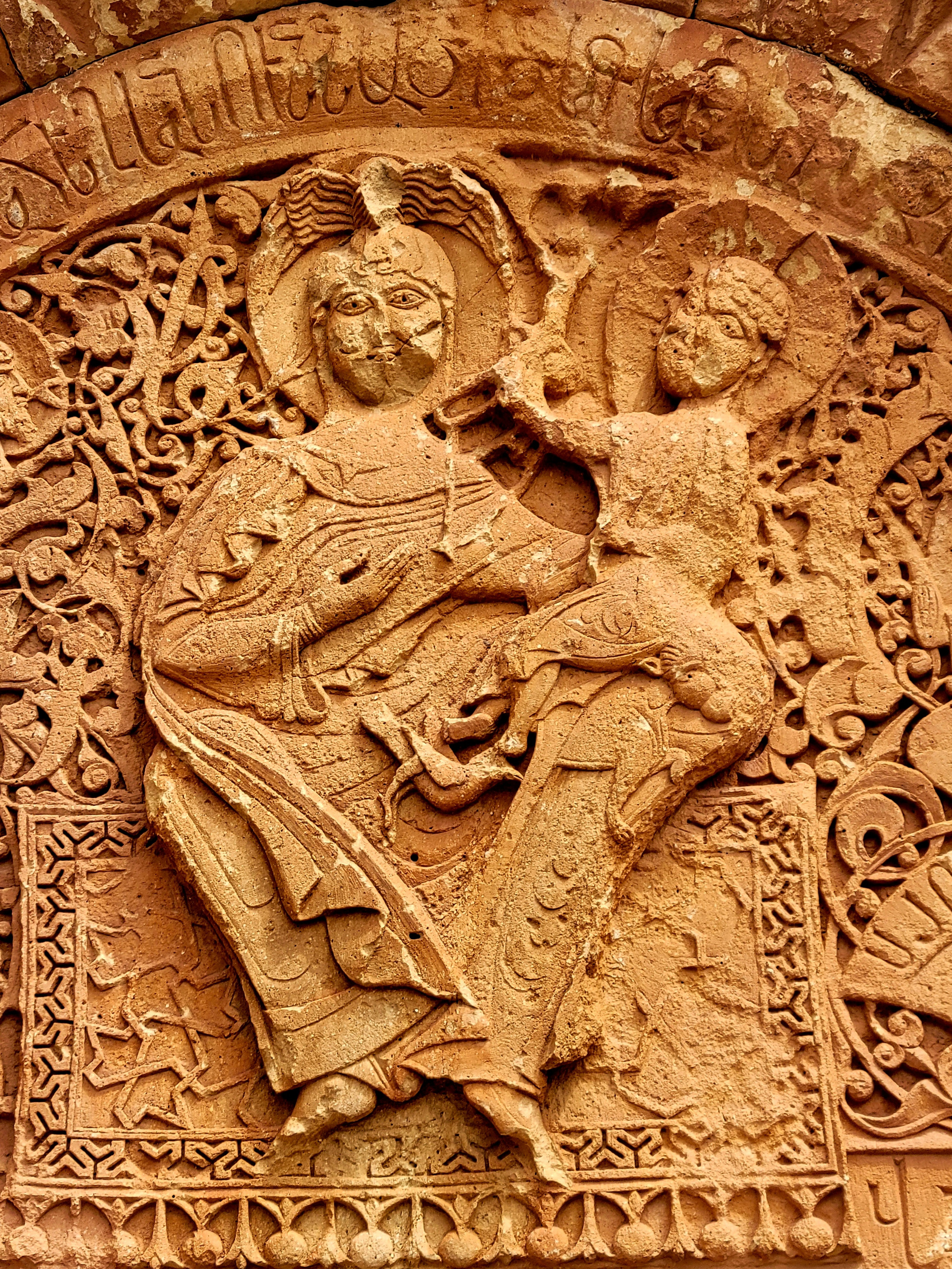 Иконы и фрески были - но очень мало. Камень же хранит изображения уже более тысячи лет