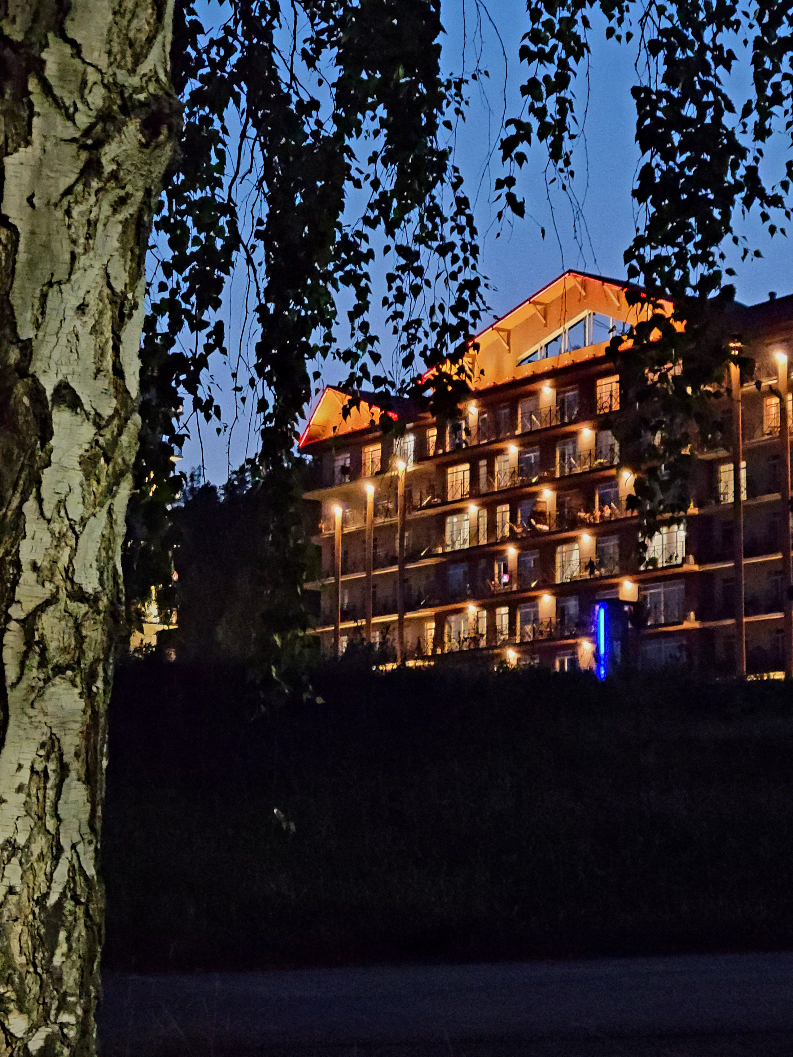 Тихо, уютно, прикольные отели и вкусные рестораны. Были бы горы повыше - отличное место для зимнего отдыха