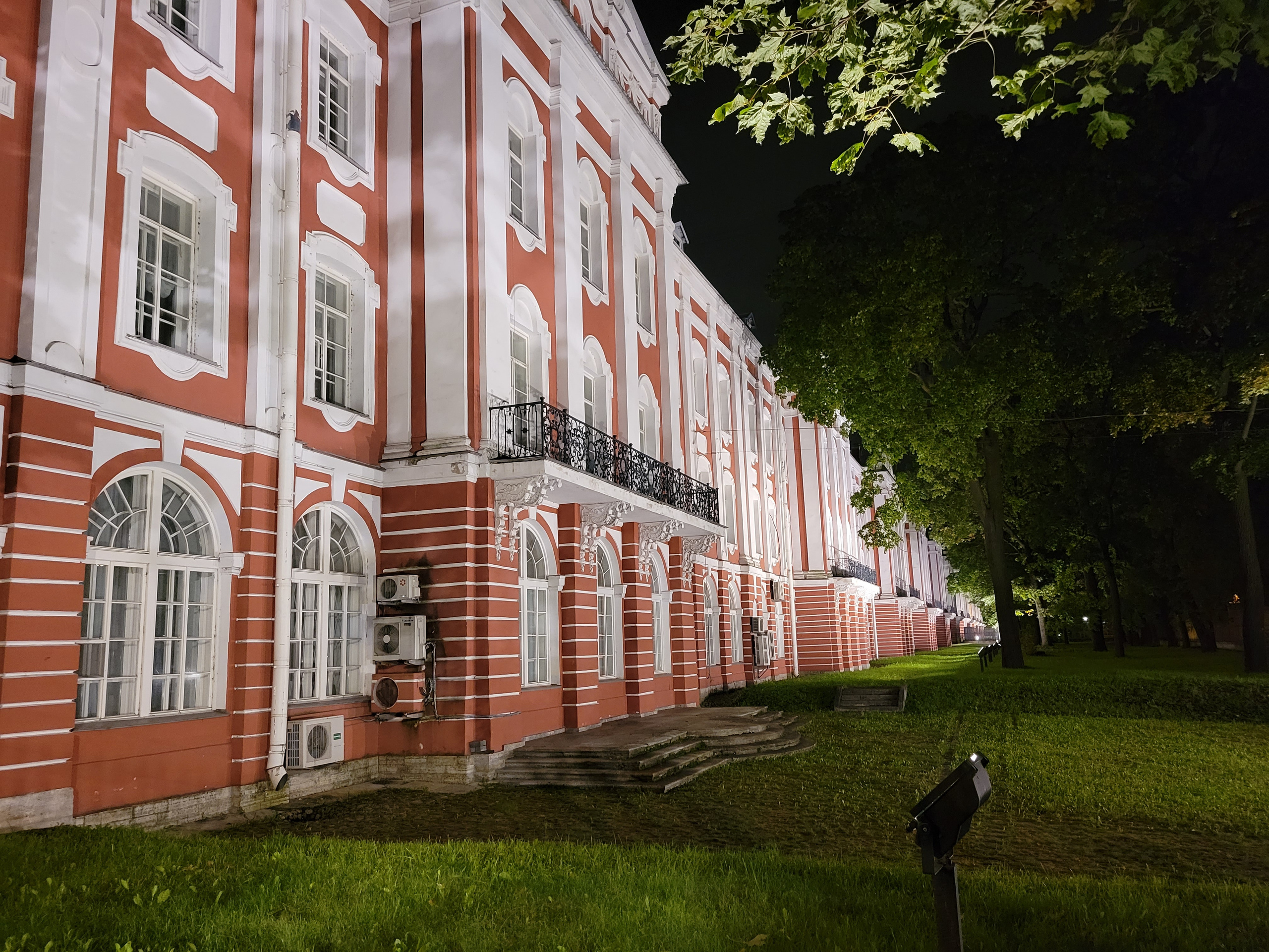 Университет, или здание 12 коллегий