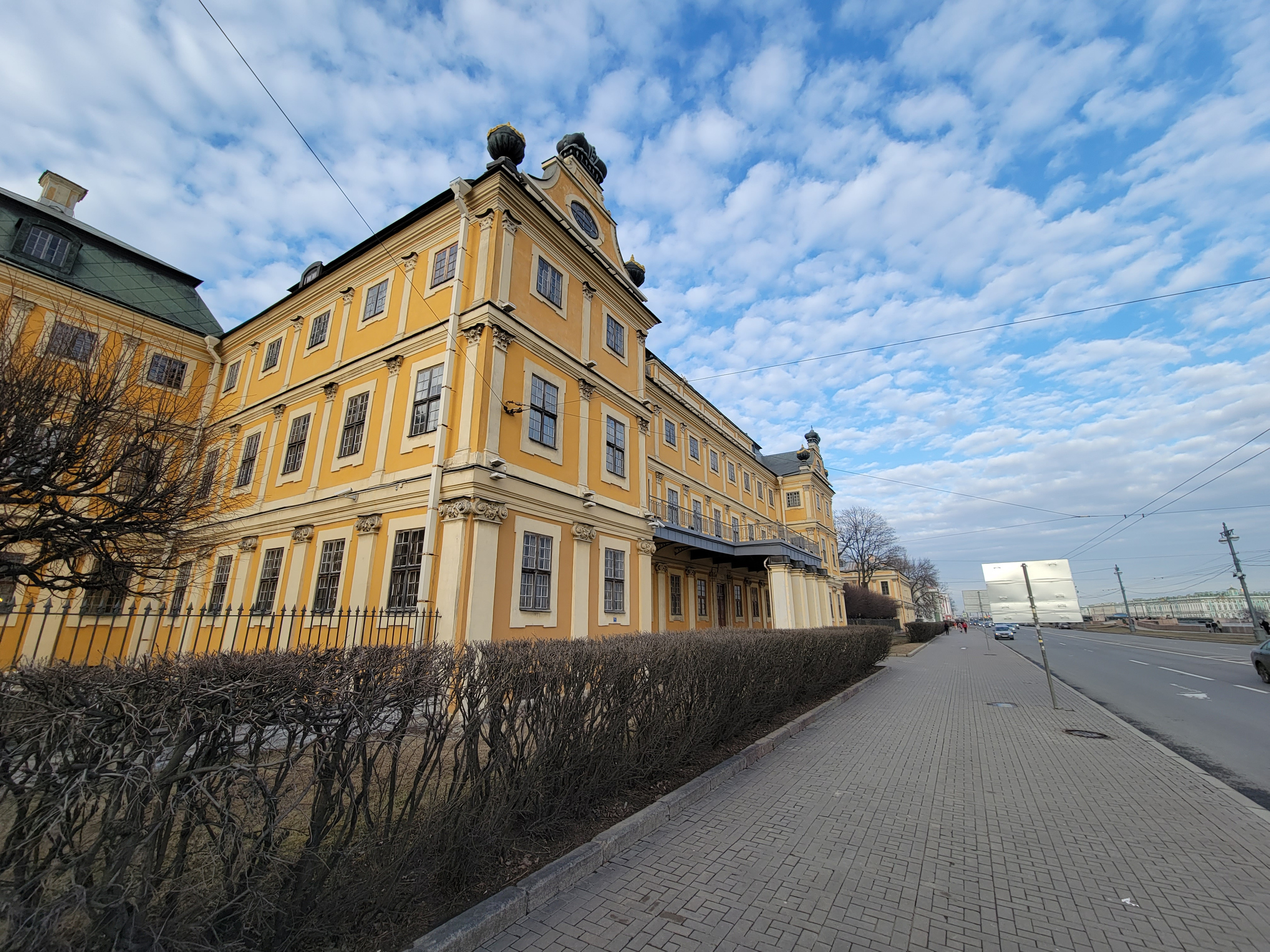 В итоге погуляли, поели вкусной мартовской корюшки и отправились домой
