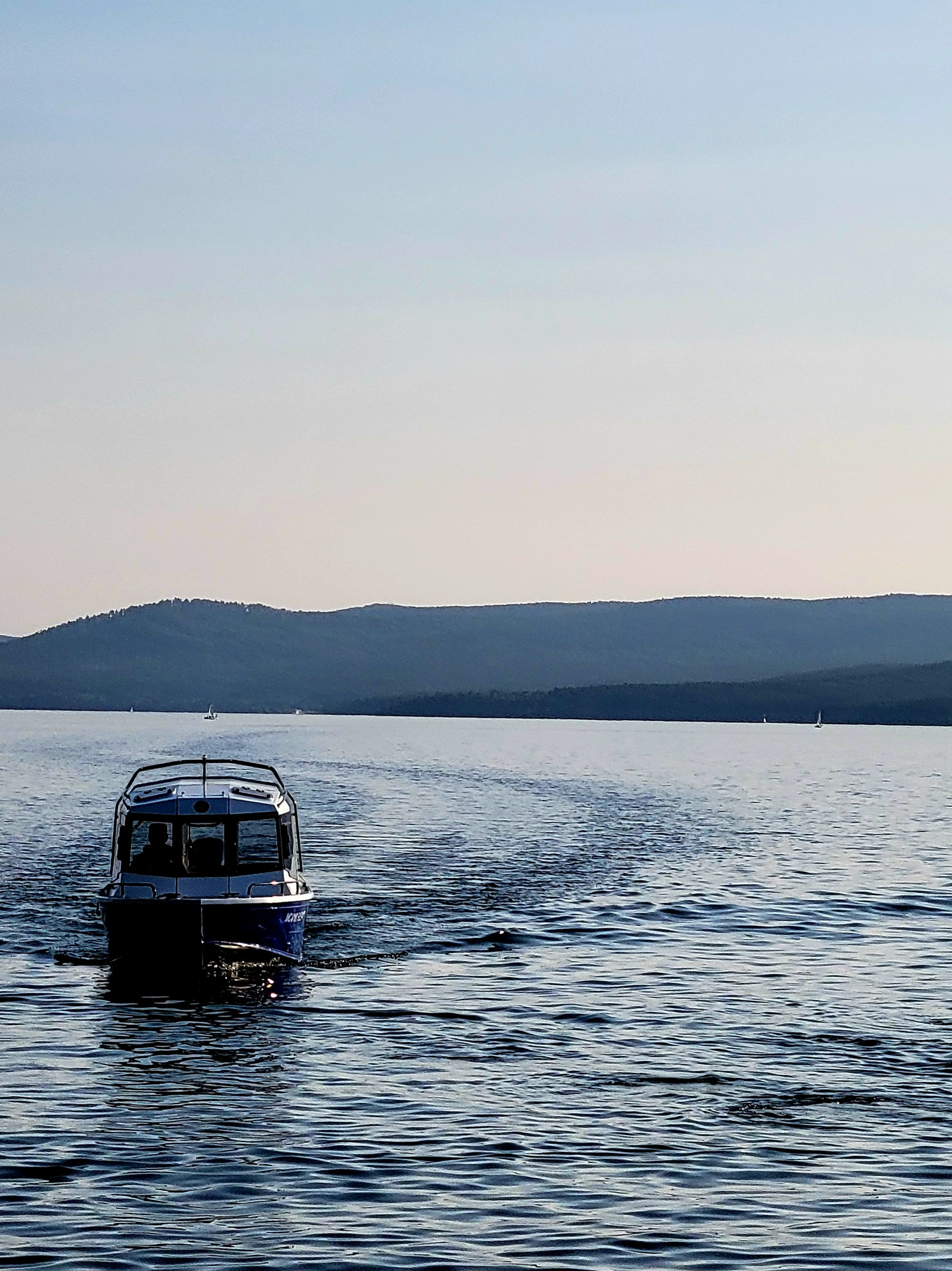 Расставляют буйки