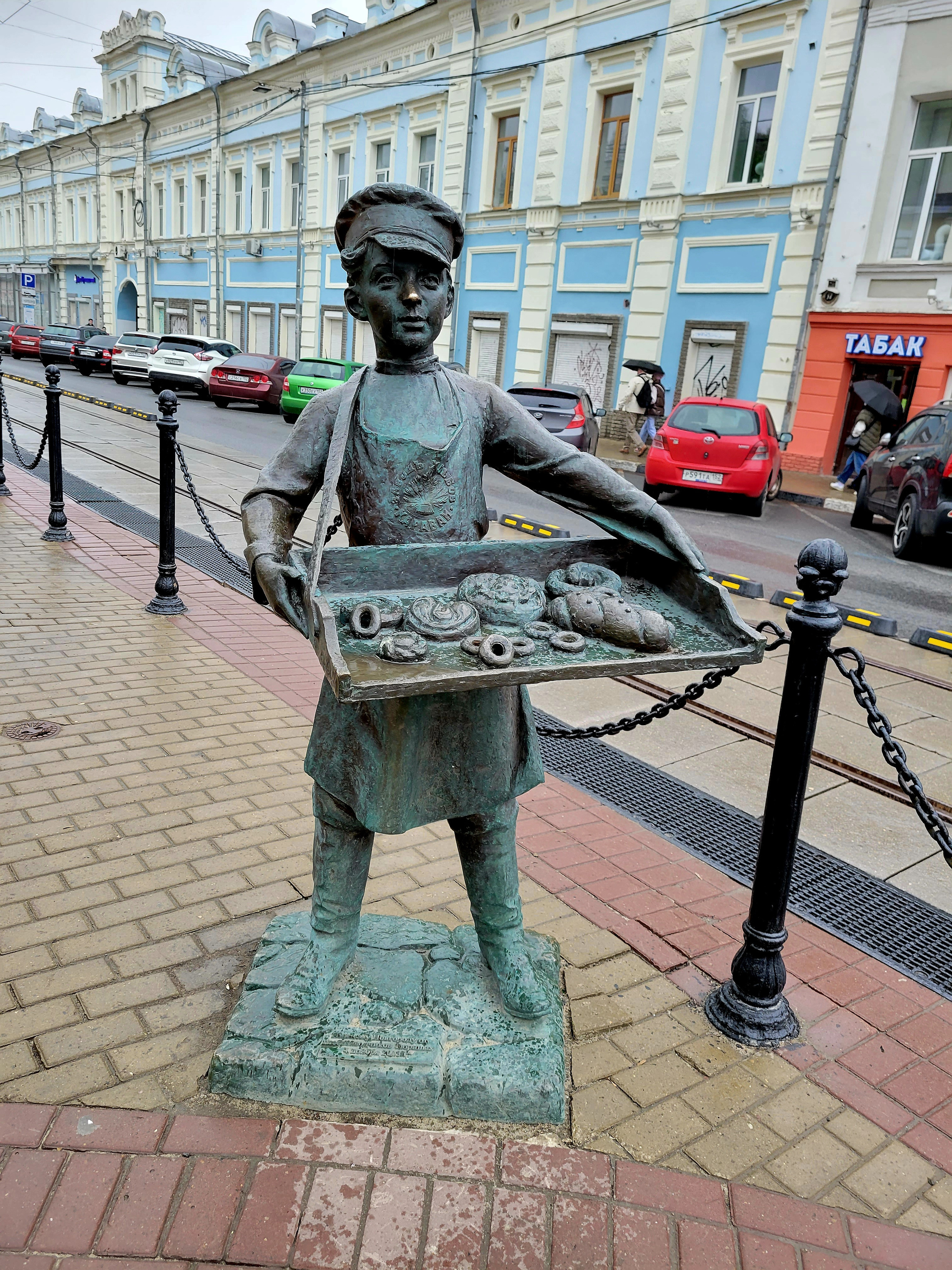 Рождественская ул. Намекает, что пора бы и пообедать