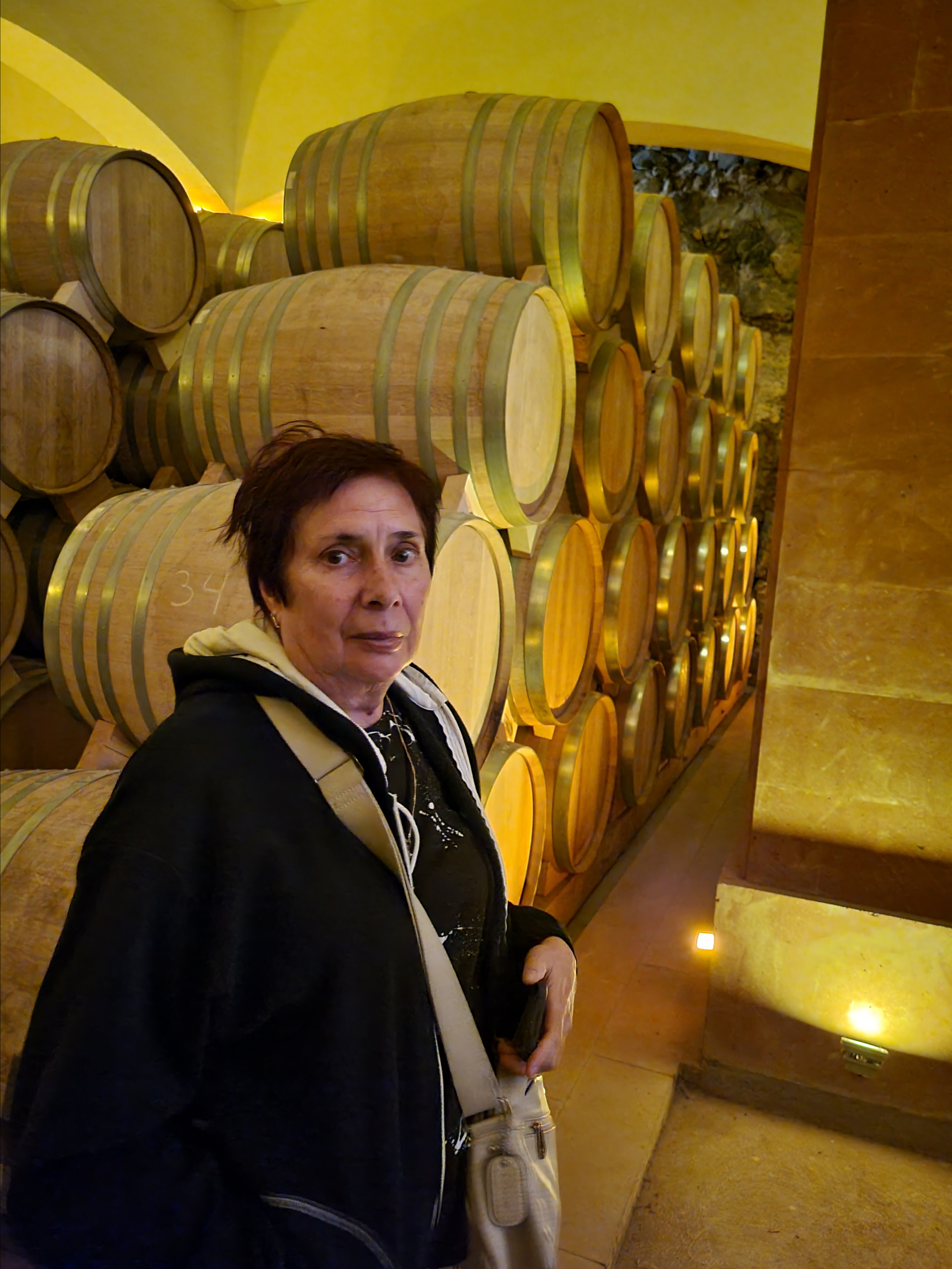 И дубовые бочки для выдерживания крепленого и коньяка