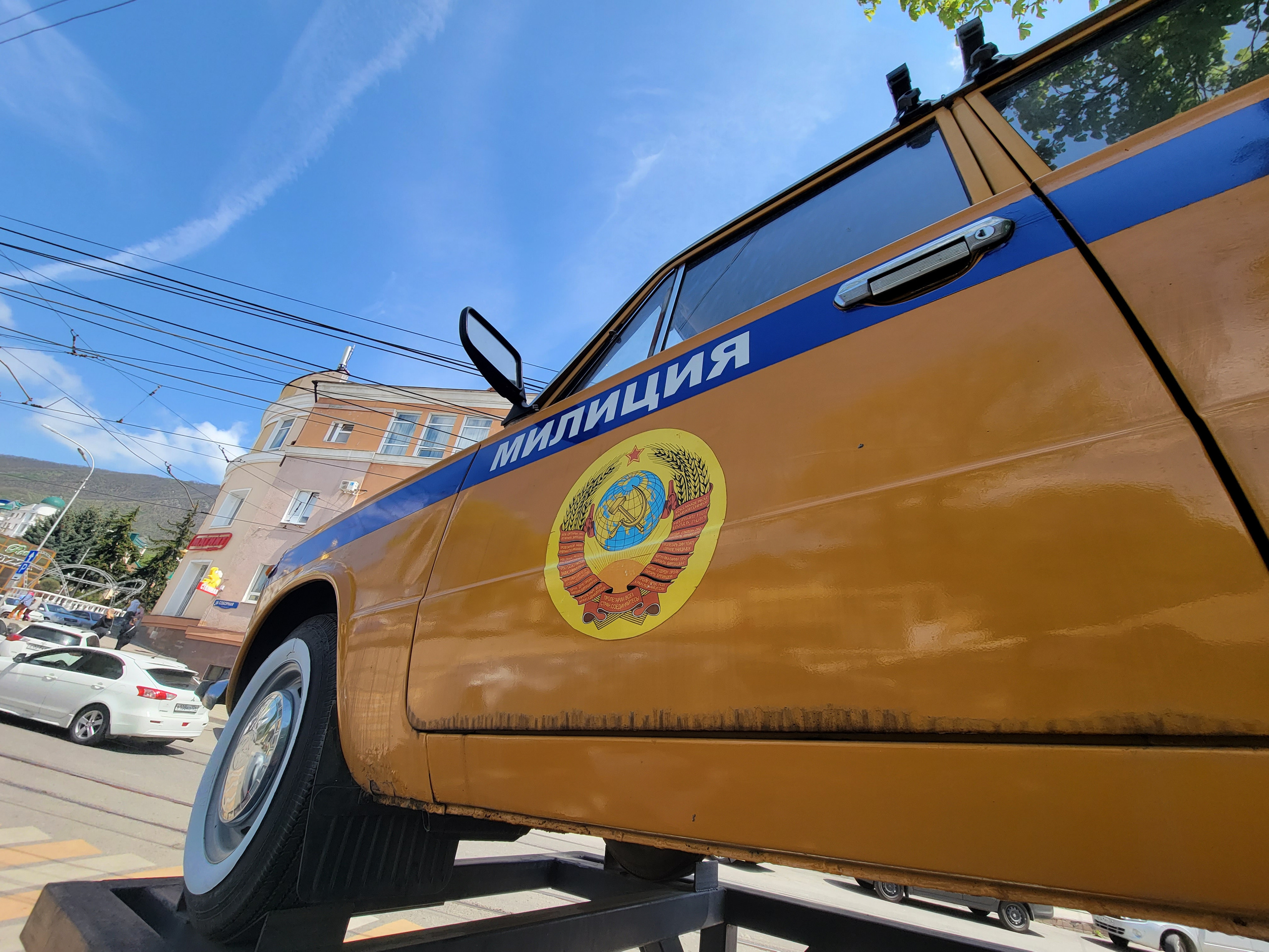 Памятник старому ГАИ