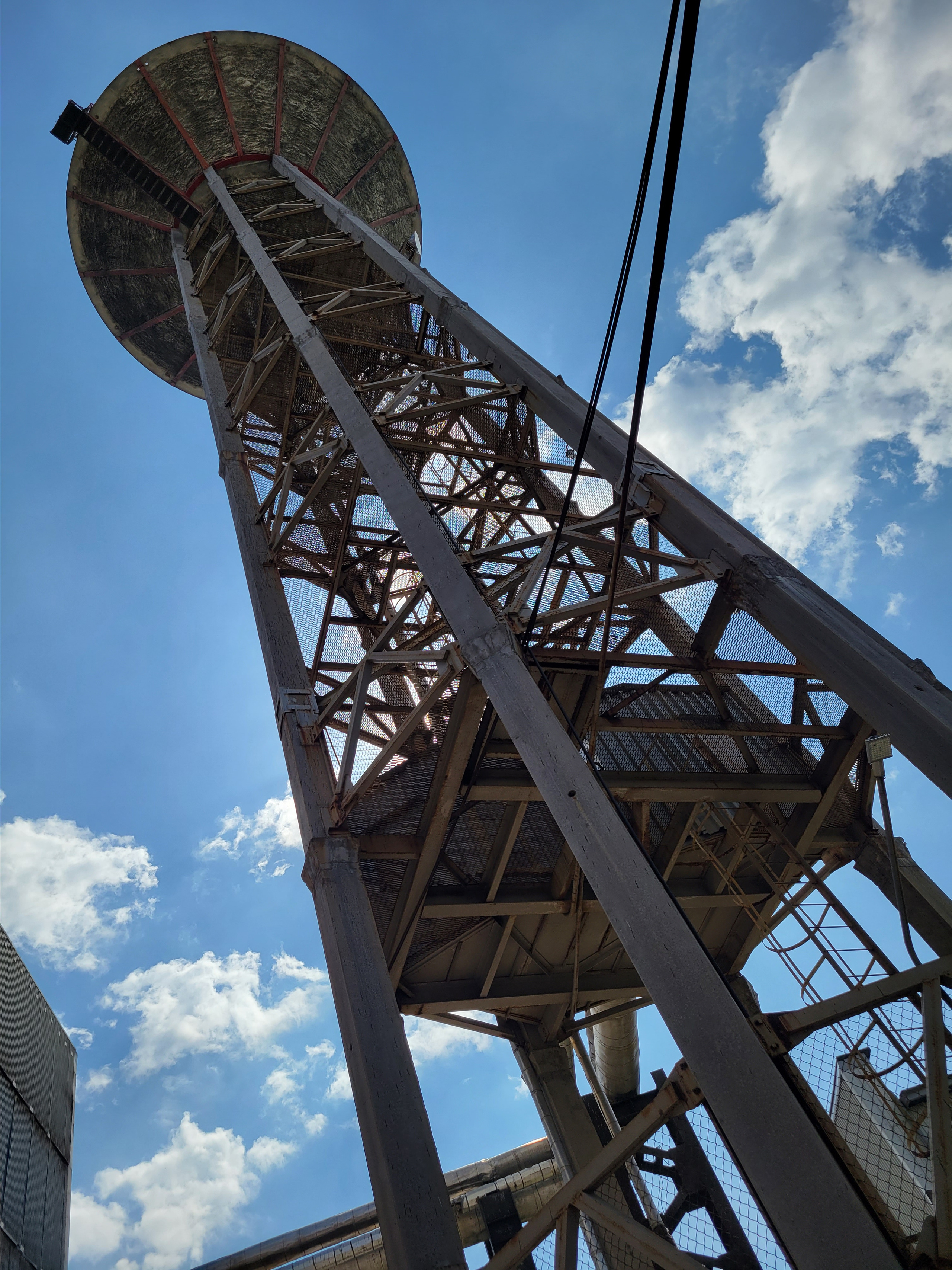 Водонапорная башня с другой стороны