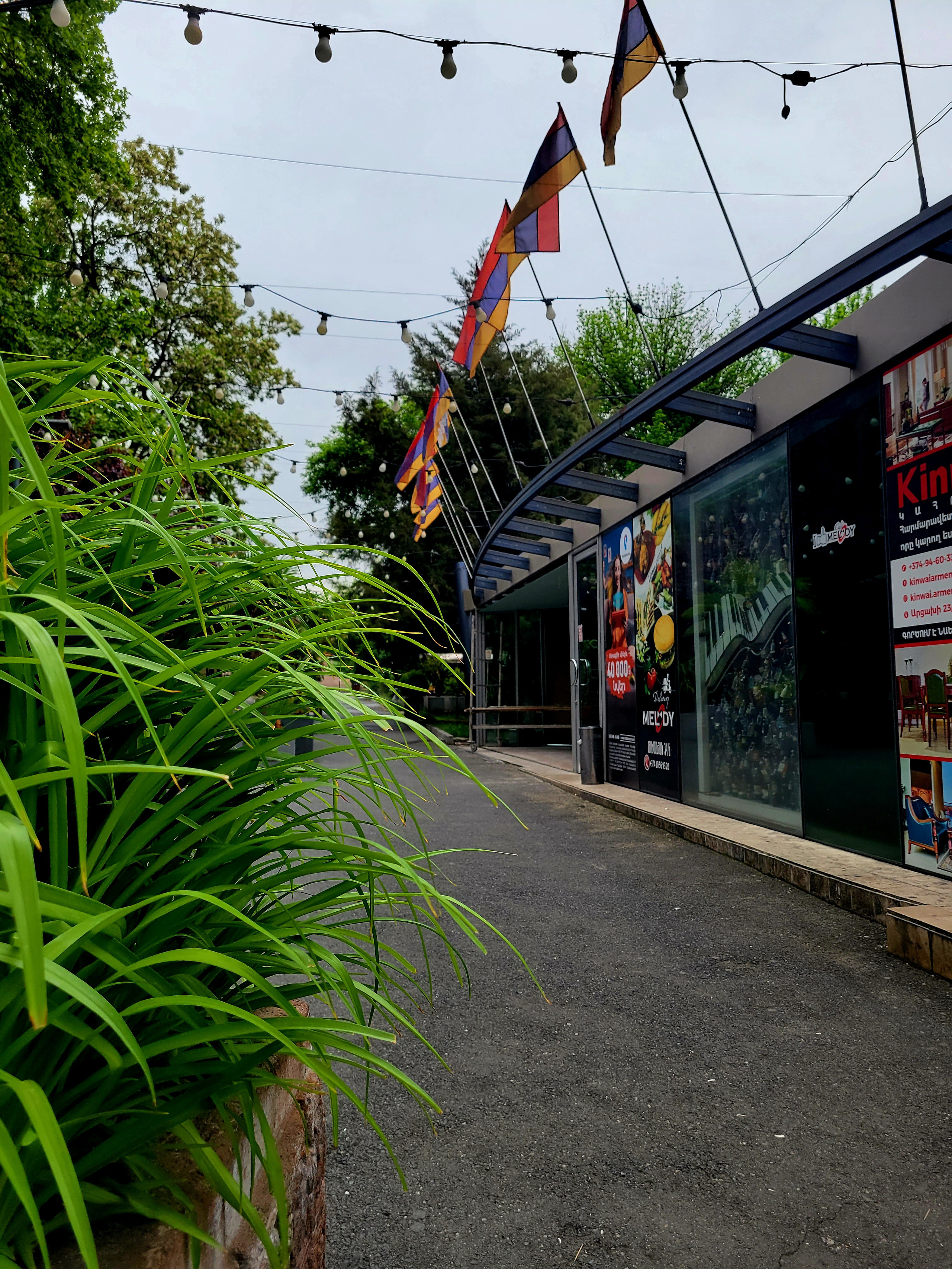 Как и другие большие города, Ереван в выходные просыпается около 10-11