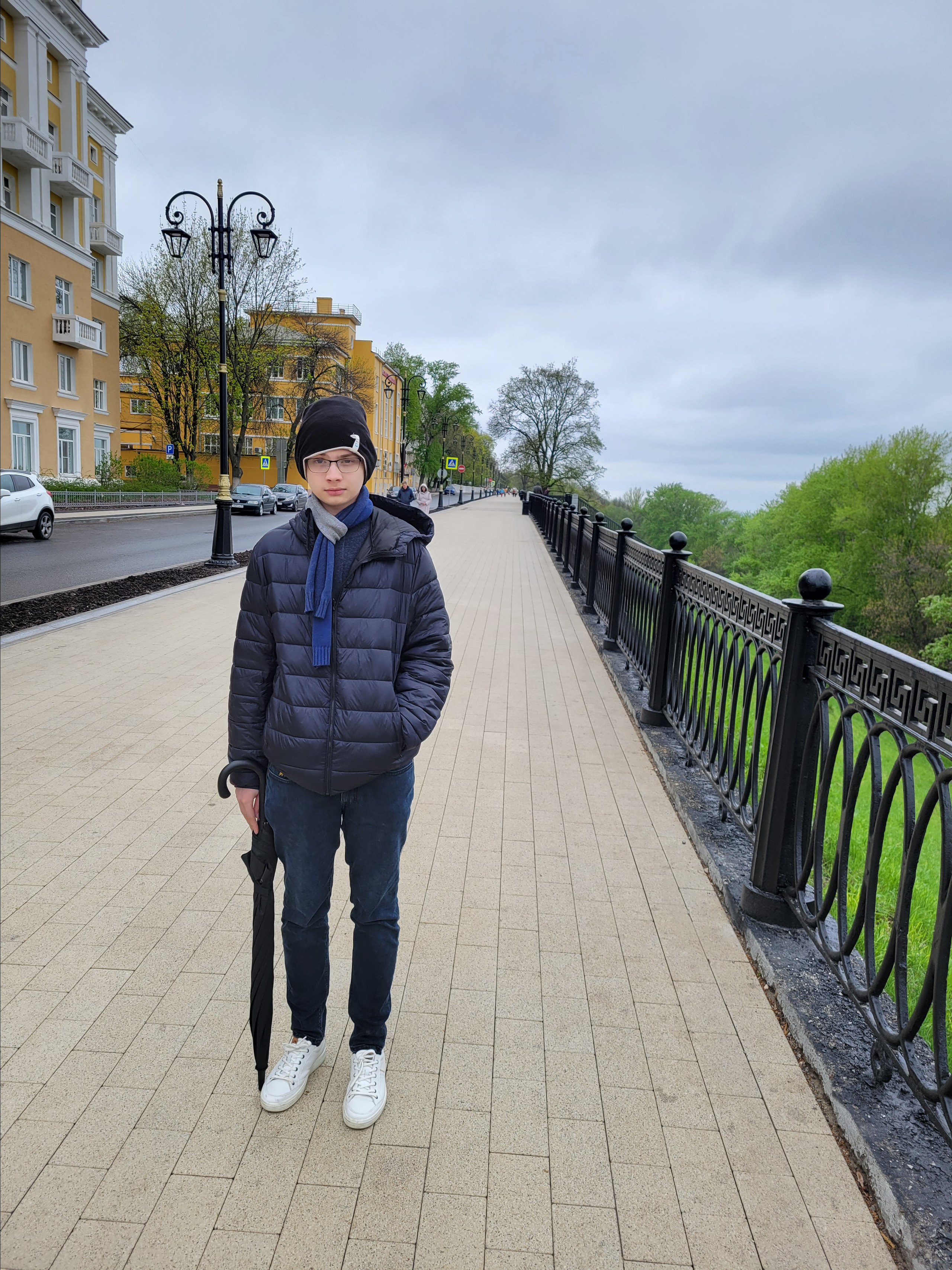 Верхневолжская наб. Пытался уговорить поехать на самокате, но Игорек был непреклонен - гулять, так гулять