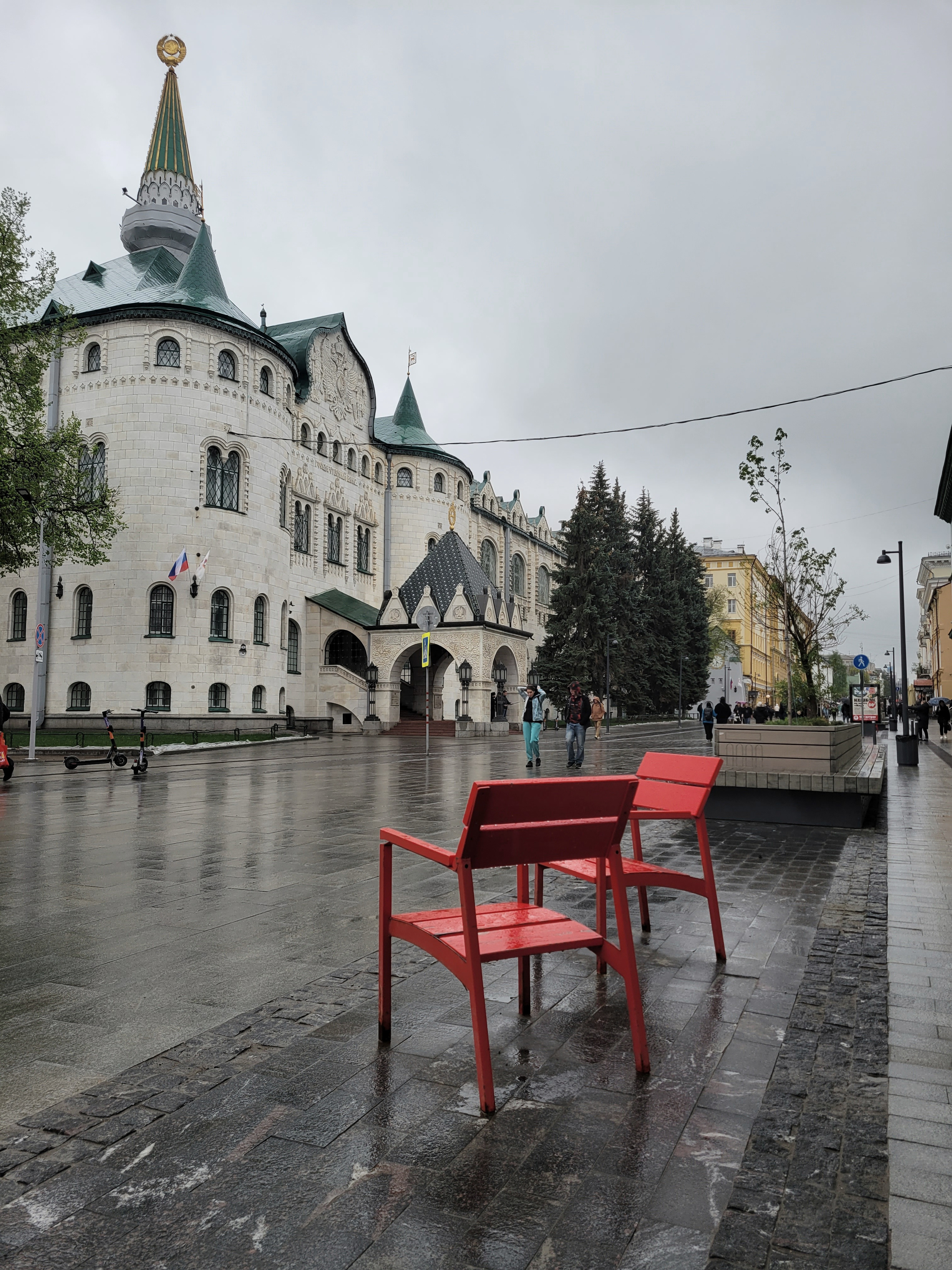 Здание госбанка, где до революции хранился золотой запас России