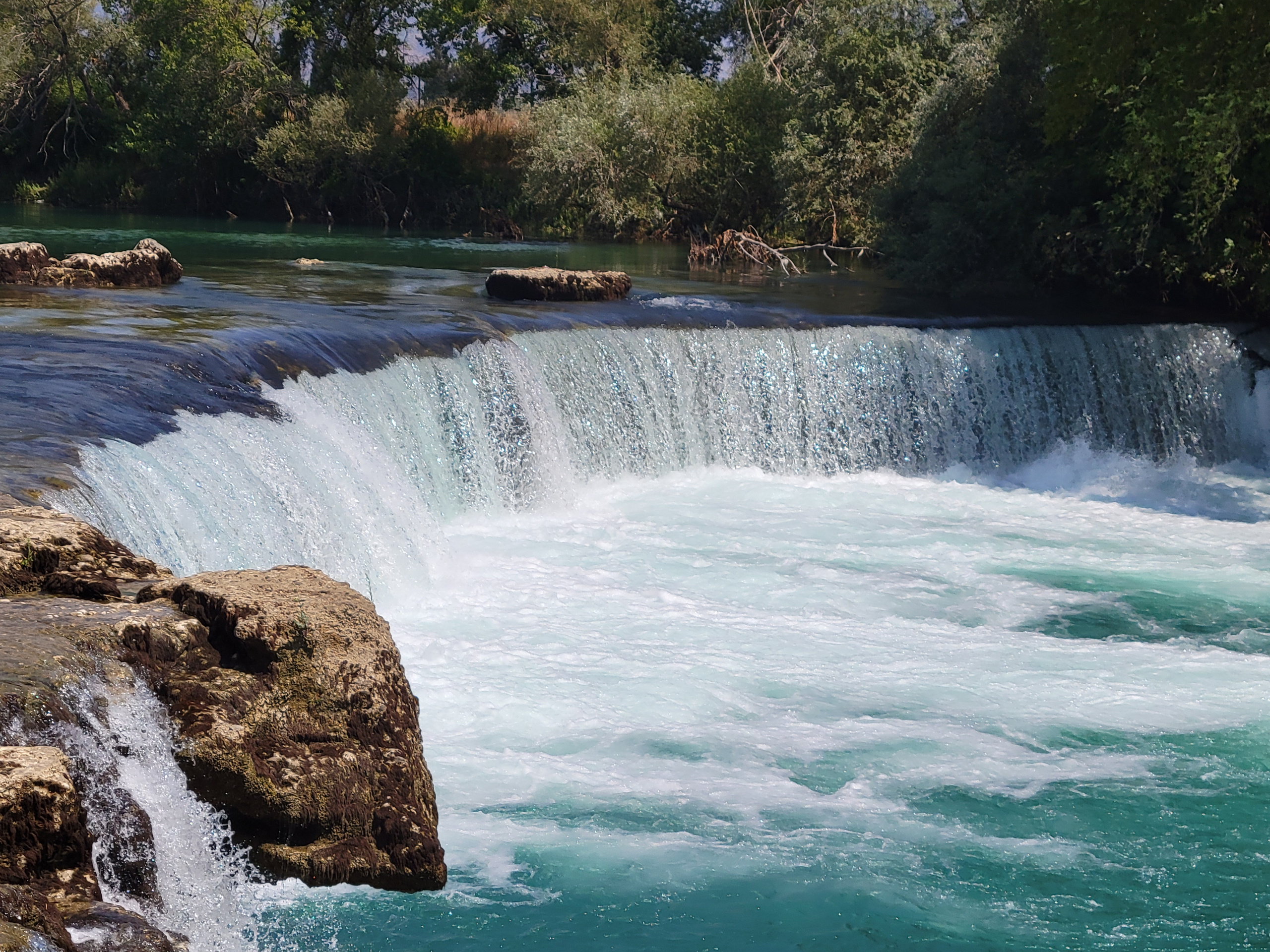 Остальных - к водопаду на реке Манавгат