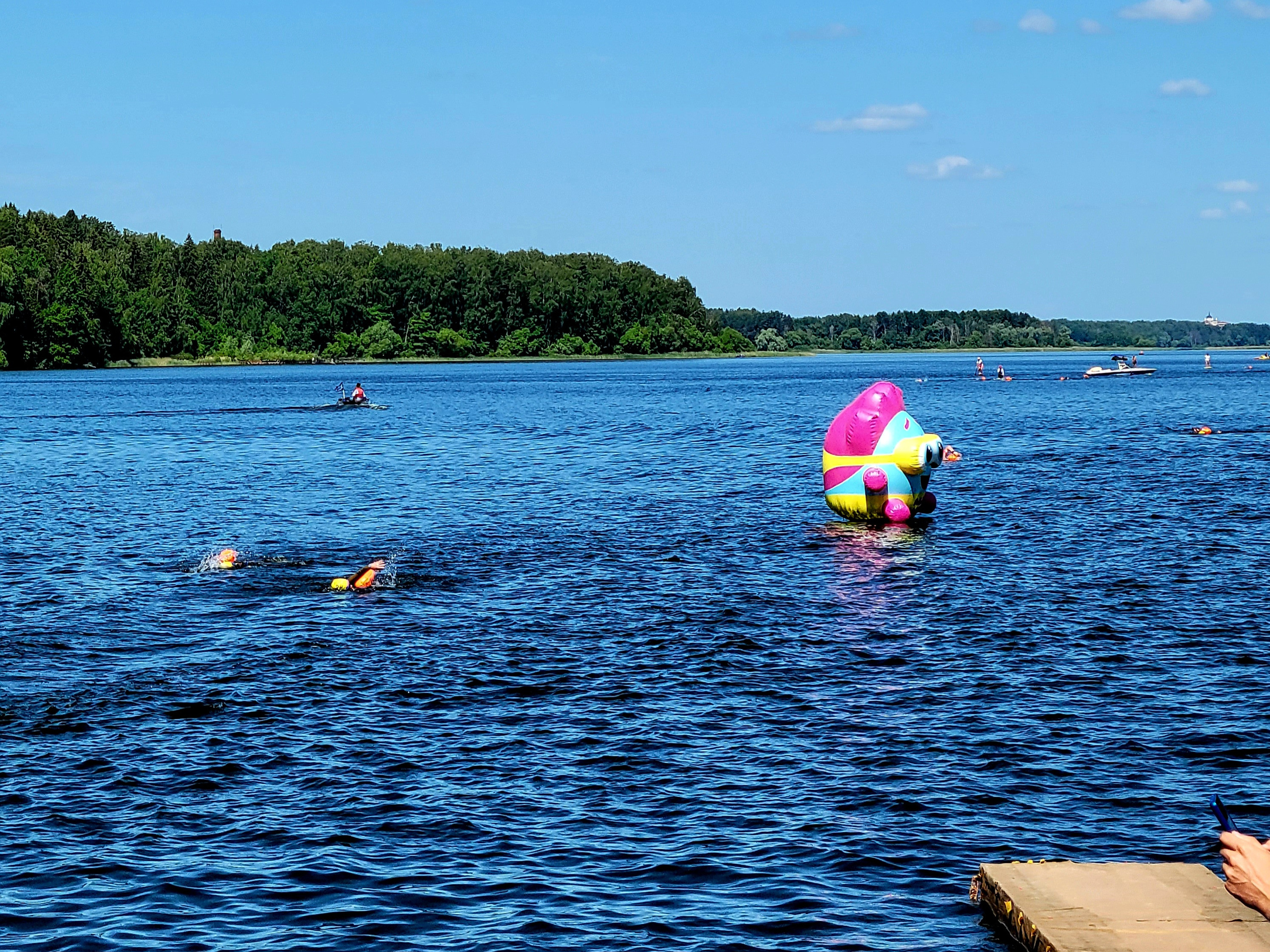 6 км уже плывут