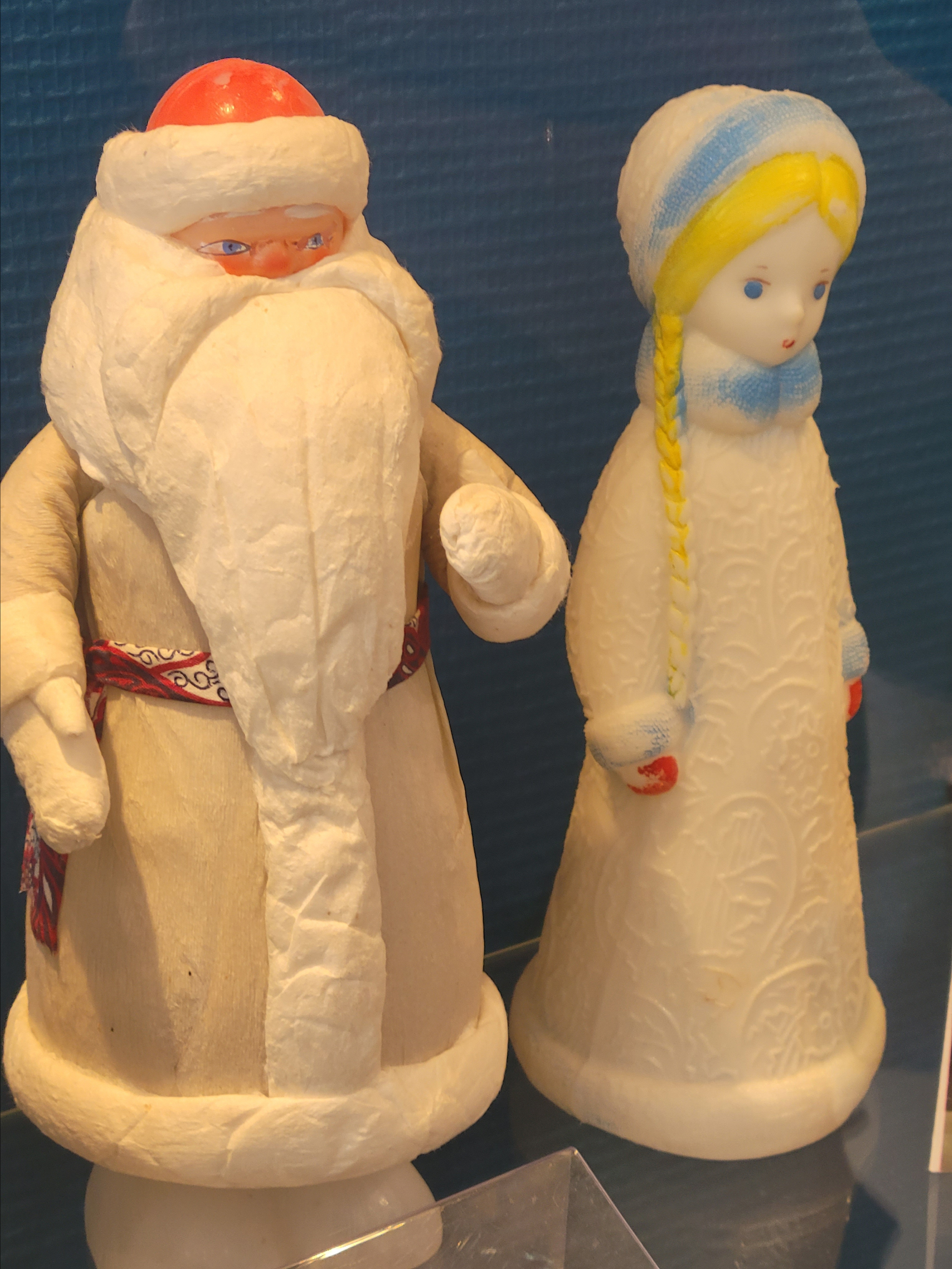 Дед Мороз со Снегурочкой из моего детства. Сколько всего интересного они мне принесли :)