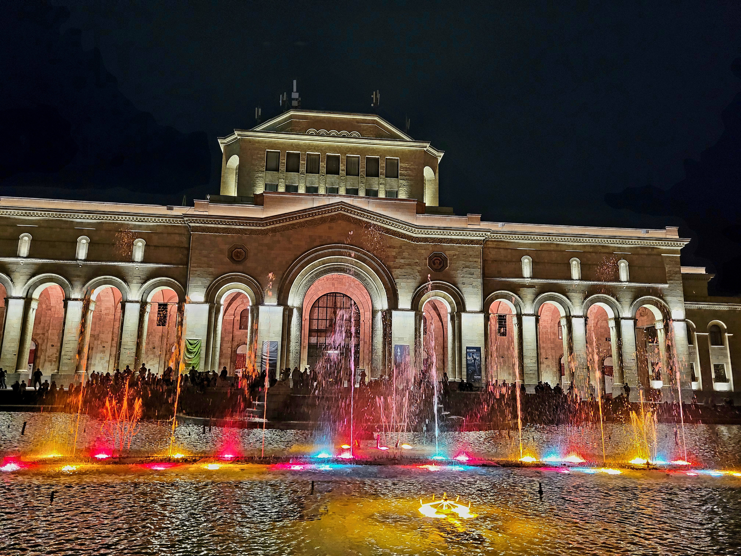 Масштаб меньше, но при этом эффект домашнего представления, очень классного и уютного