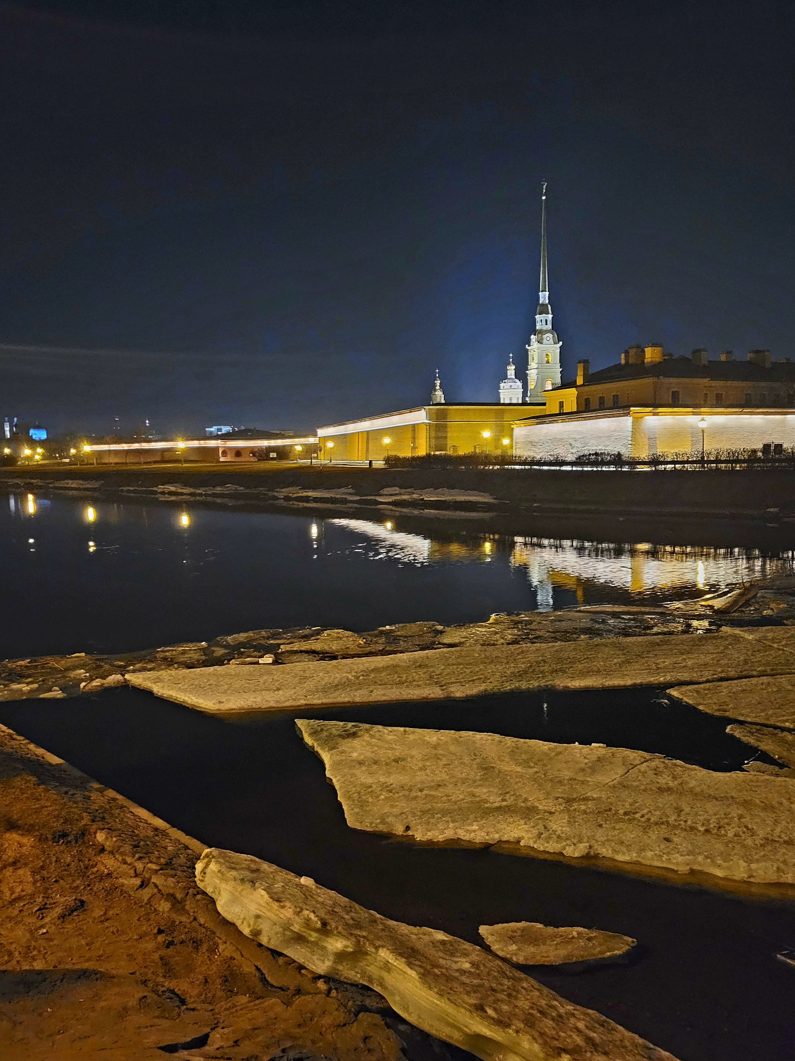 На реке еще есть лед, но навигацию открывают уже 10.04