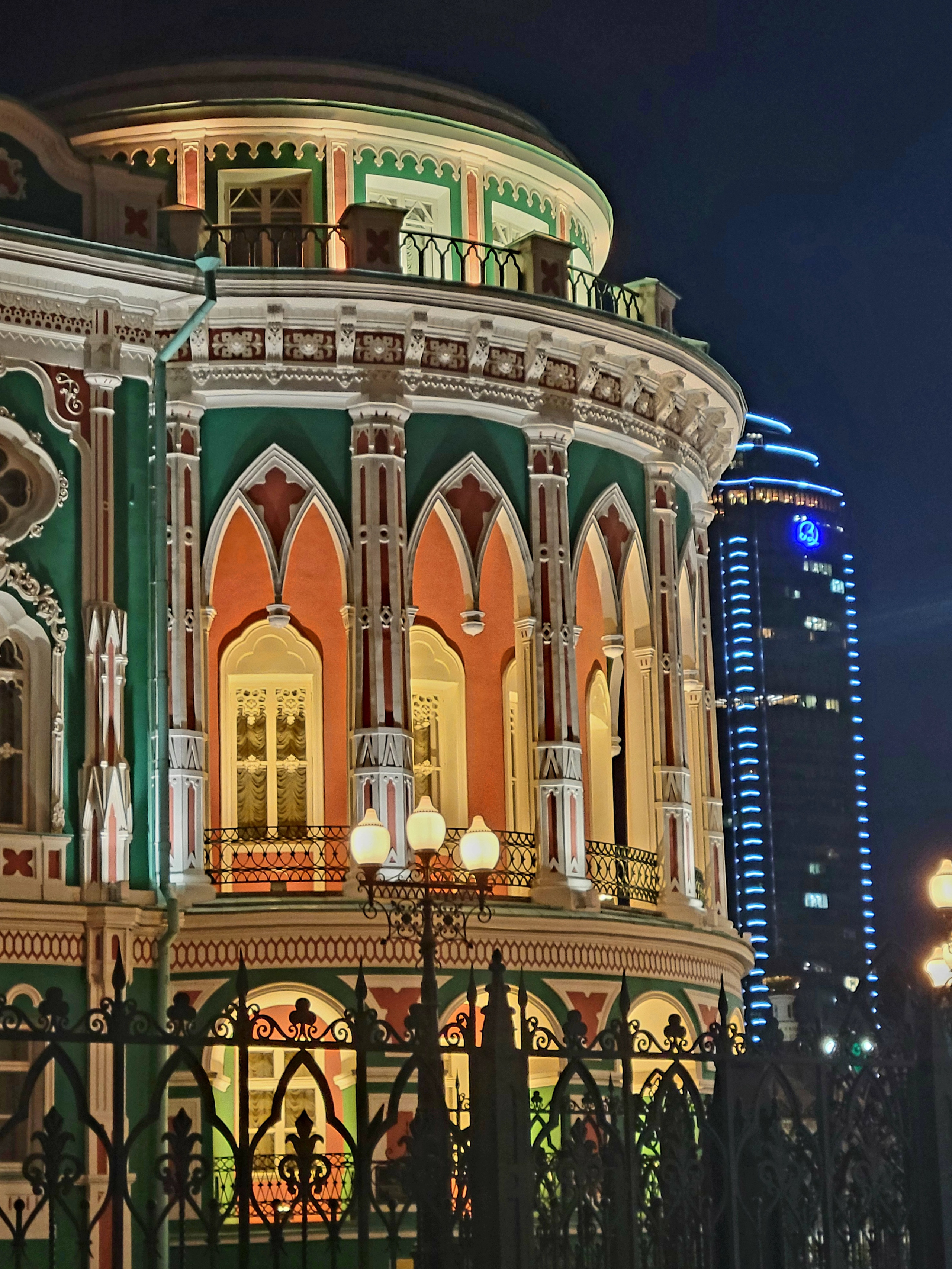 Резиденция президента на берегу пруда