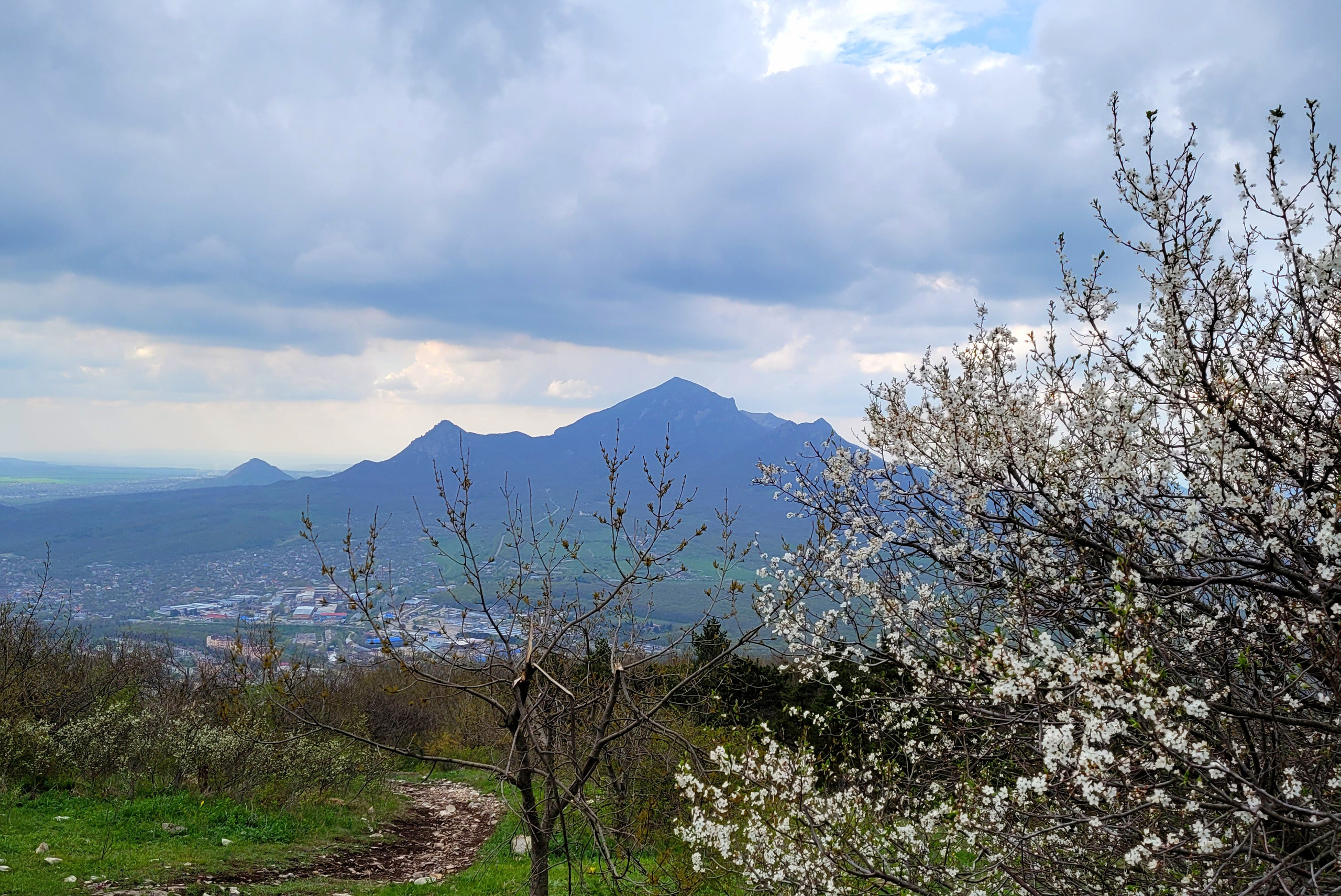 Гора Бештау, 5 вершин которой дали название городу