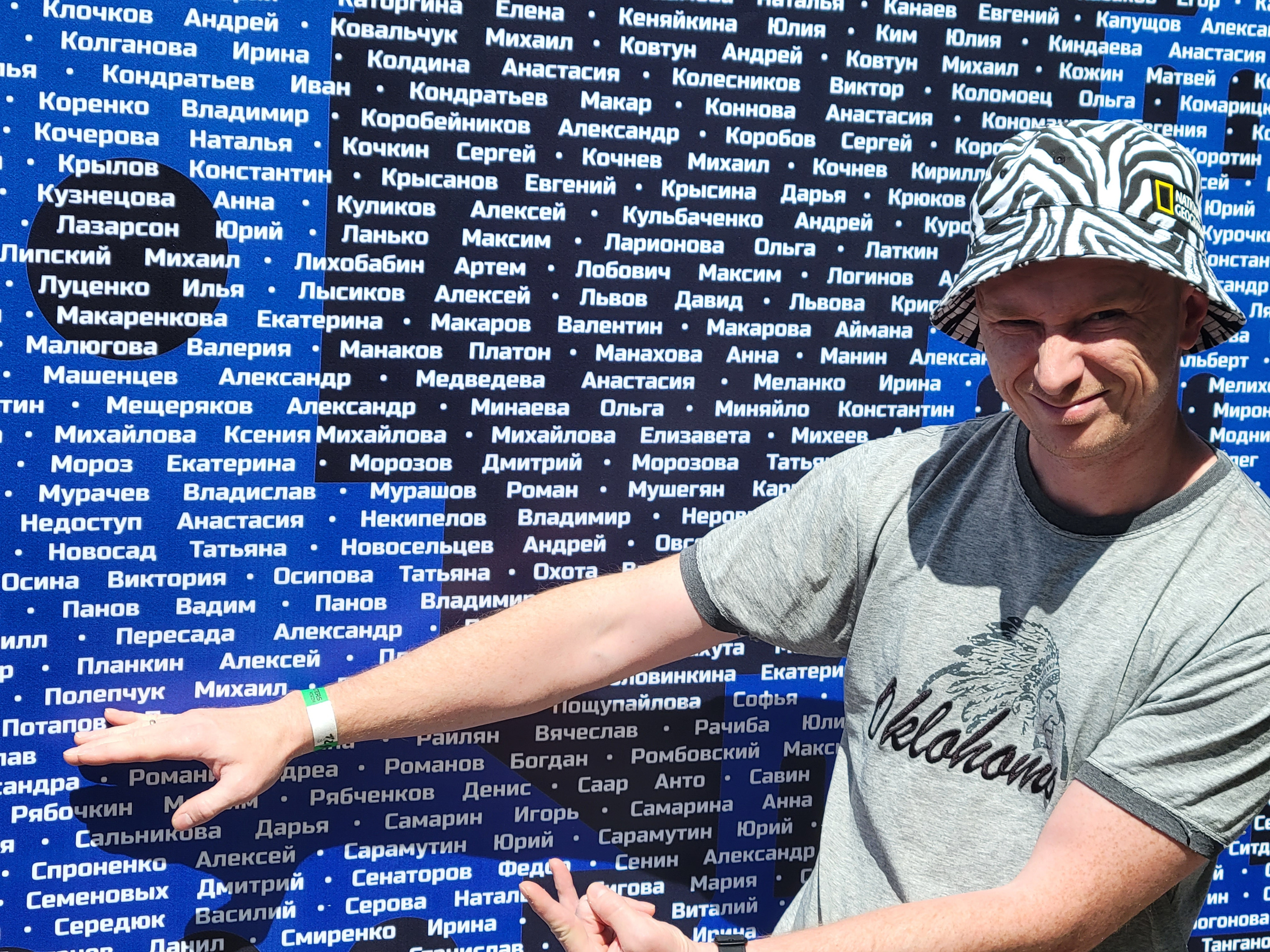 А кто-то только приехал и настраивается