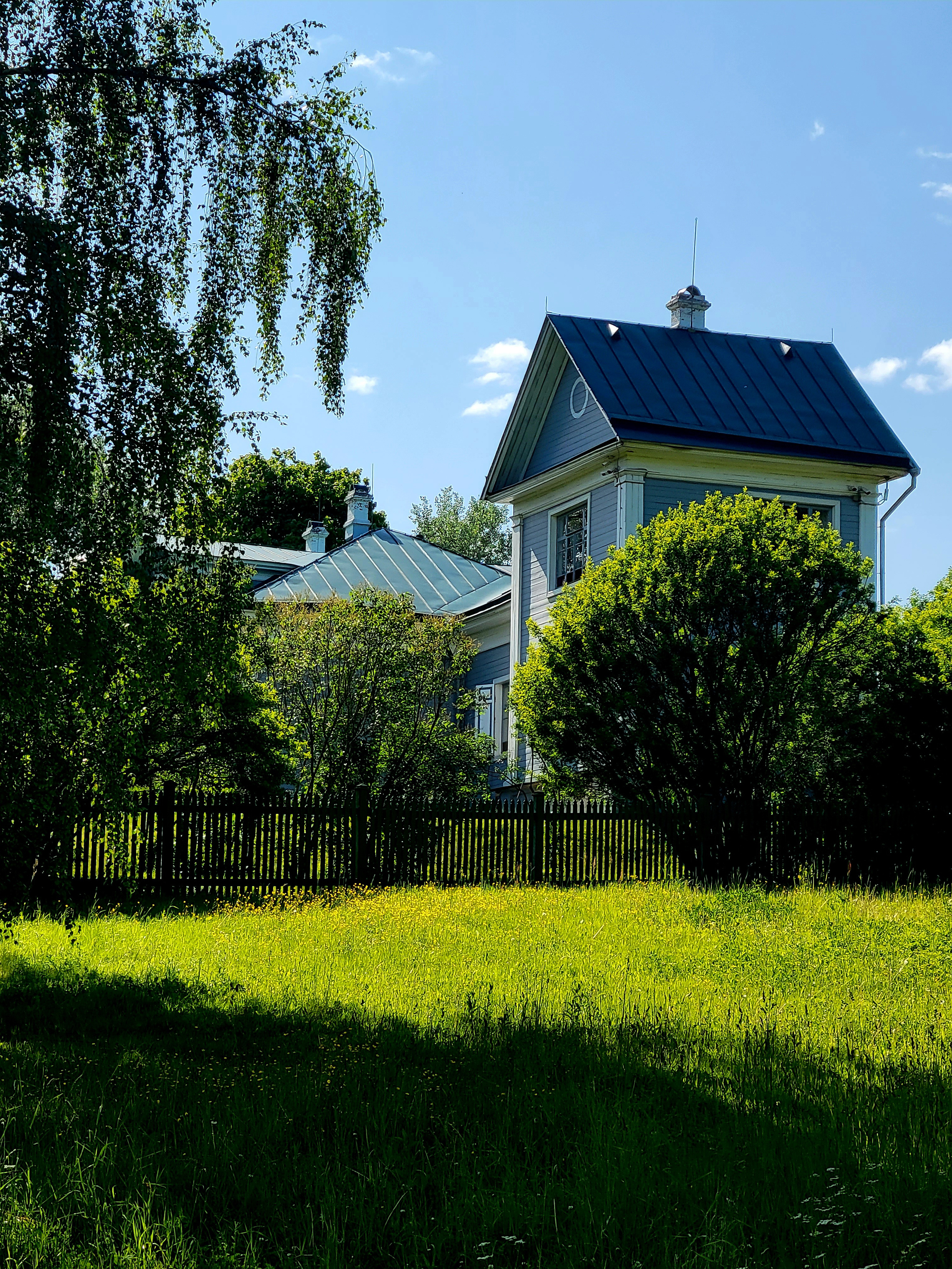 Усадьба А.Блока - Шахматово. Здесь он провел все детство, сюда вернулся после венчания. Последний раз здесь семья Блока была в 1916 г. Позже усадьба сгорела, полностью восстановлена в начале XXI в.