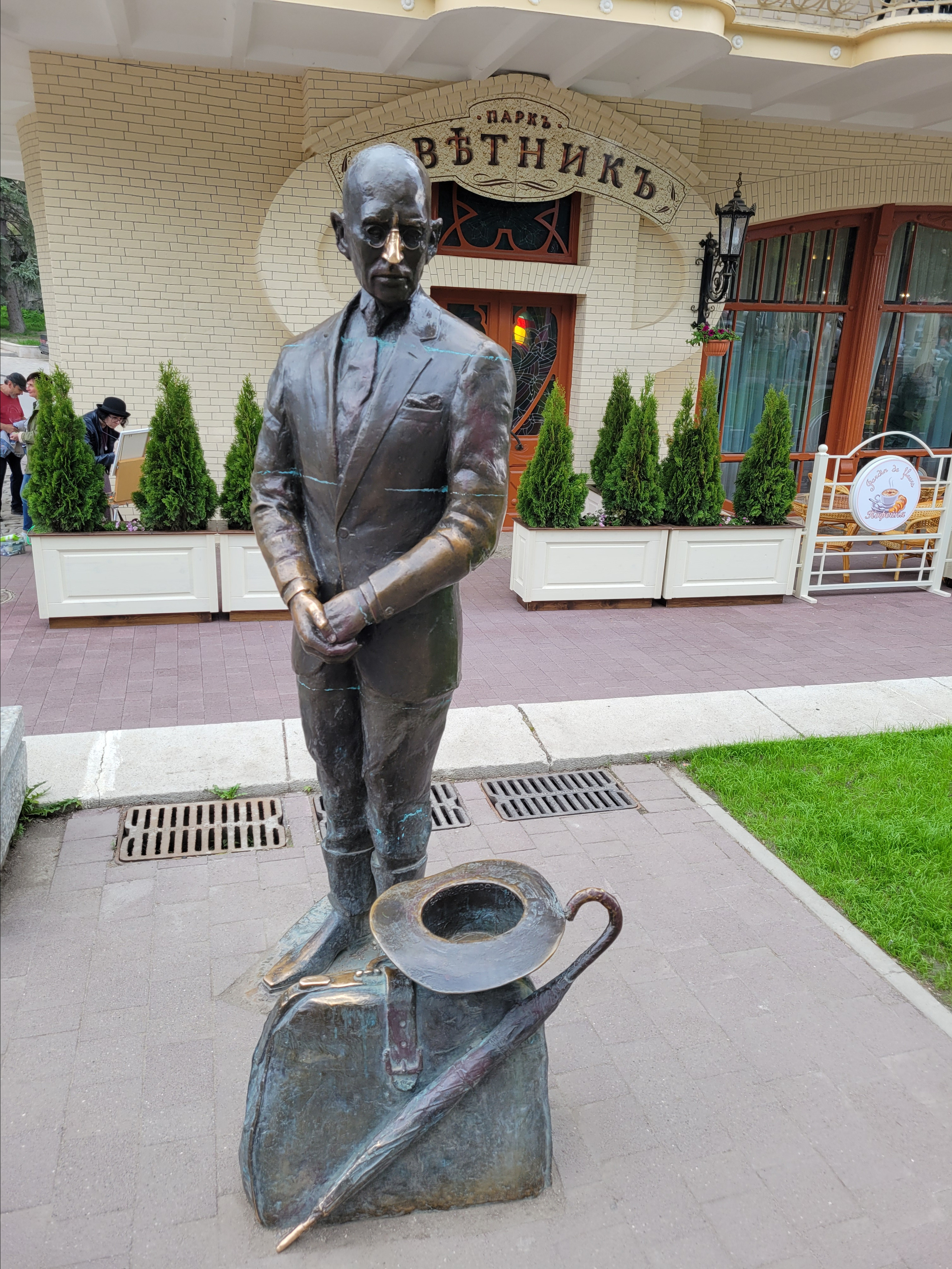 Подайте на пропитание бывшему депутату Госдумы...