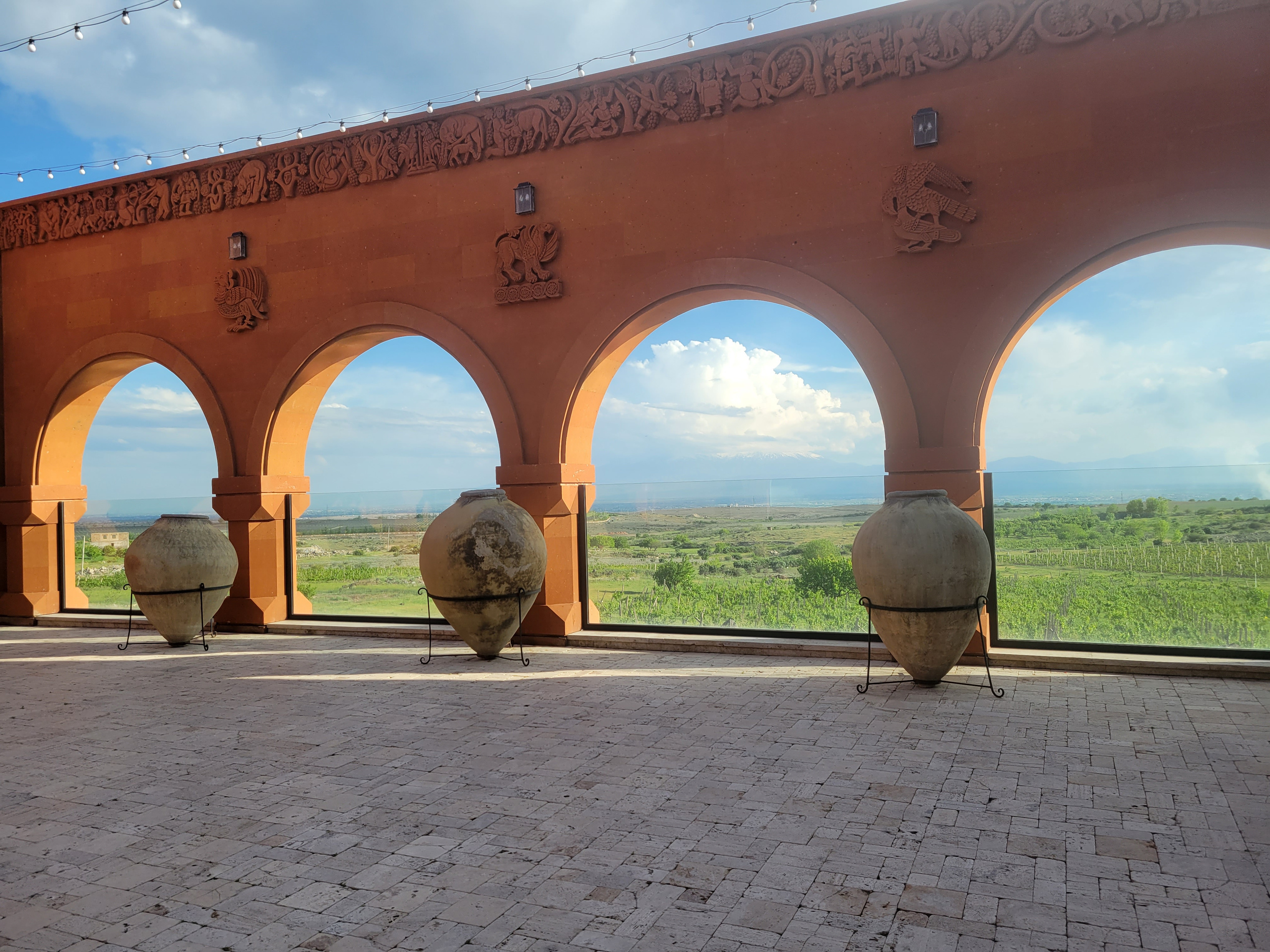 9 мая в Армении выходной. В отличие от Беларуси, где мы были год назад, ни украшений, ни празднеств. Просто выходной