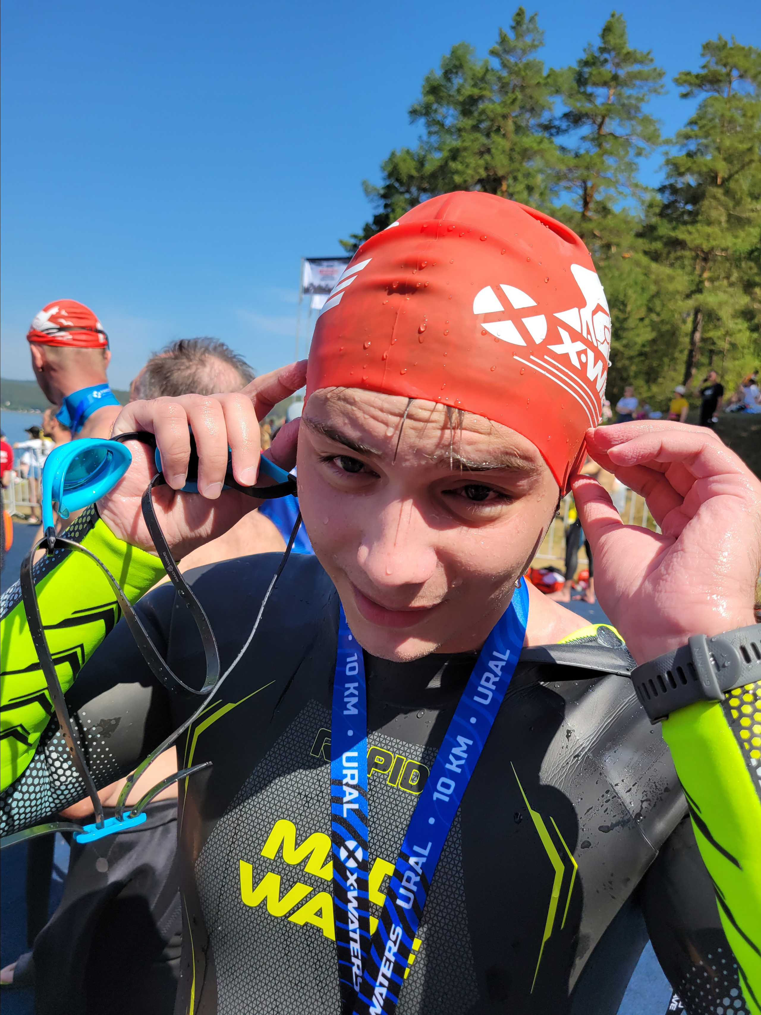 И вот он, счастливый финишер. 10 км - первый раз для Макса