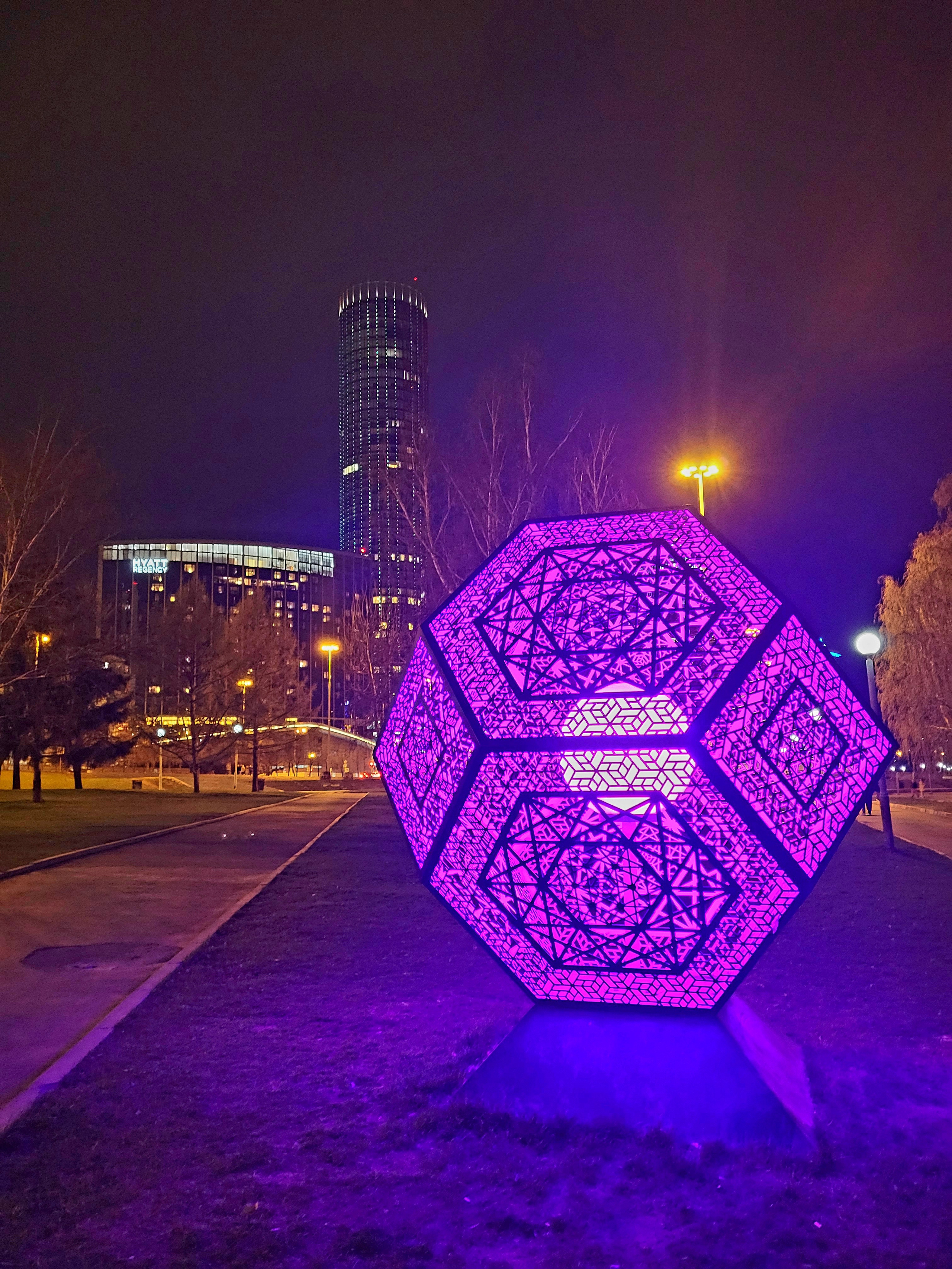 Светильник, который менял цвета. Остановился я на фиолетовом