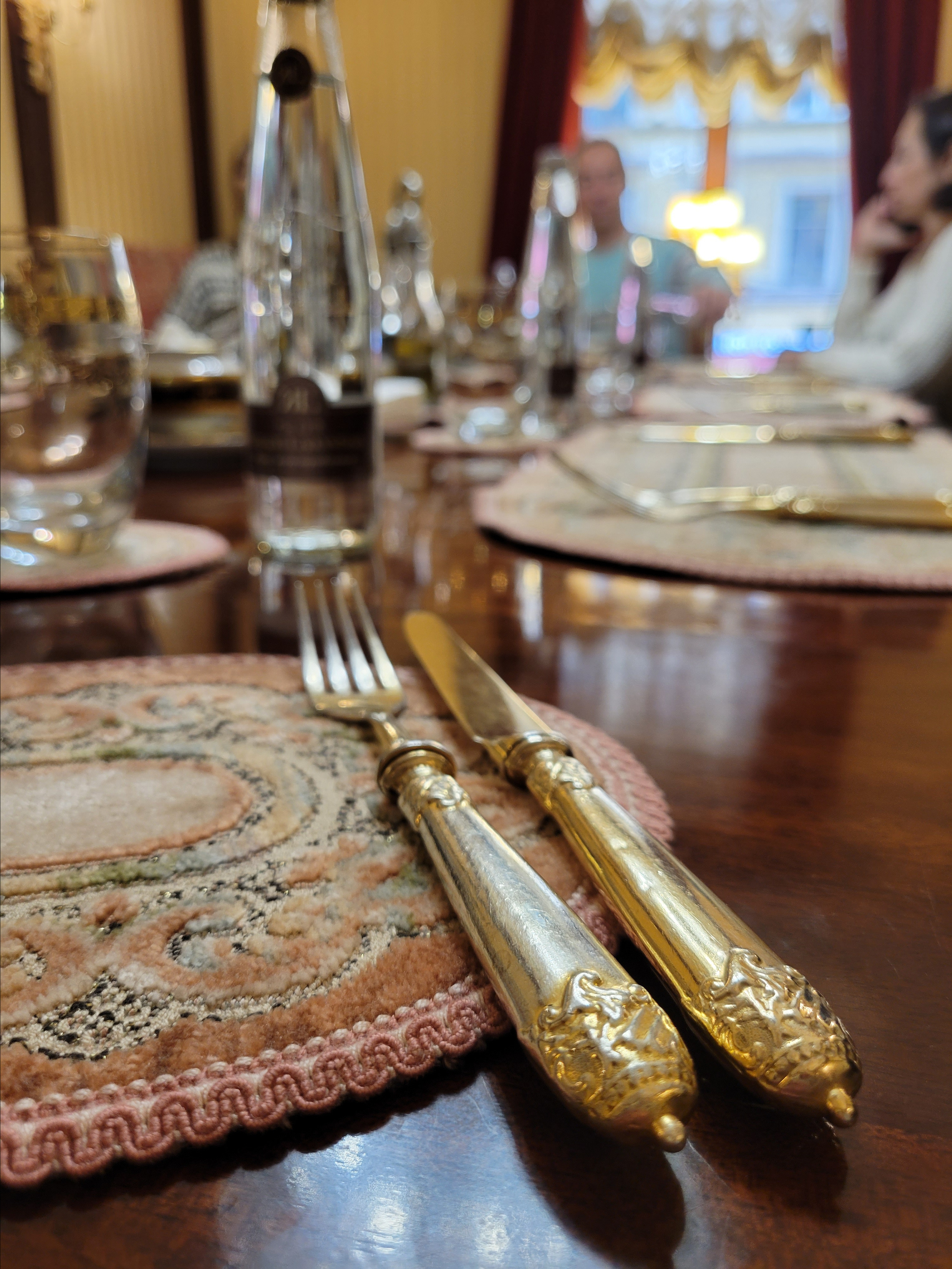 Рассказ об истории рода, магазина и здания превратился в оживленную беседу