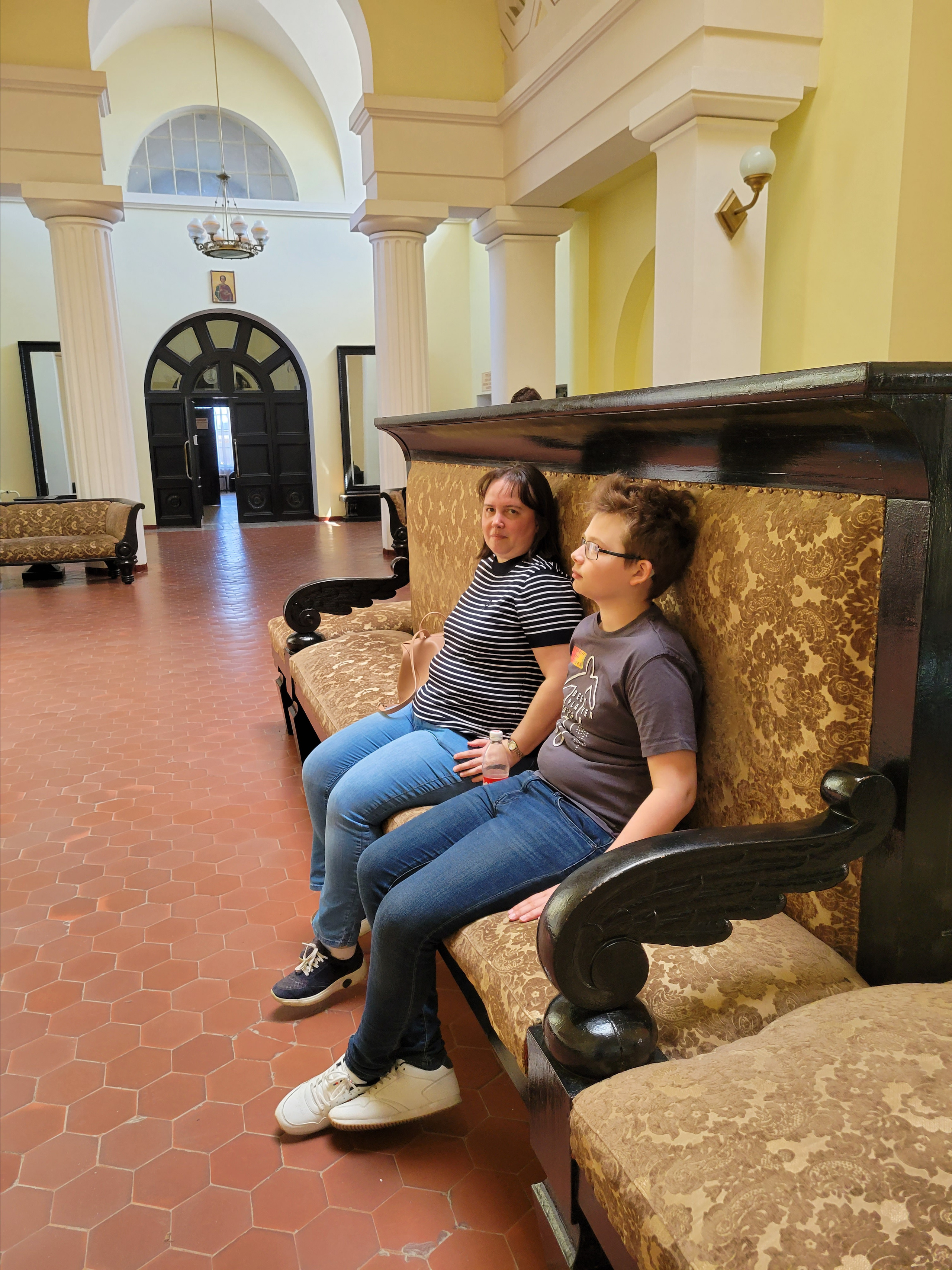 Недалеко от него - термы-купальни.