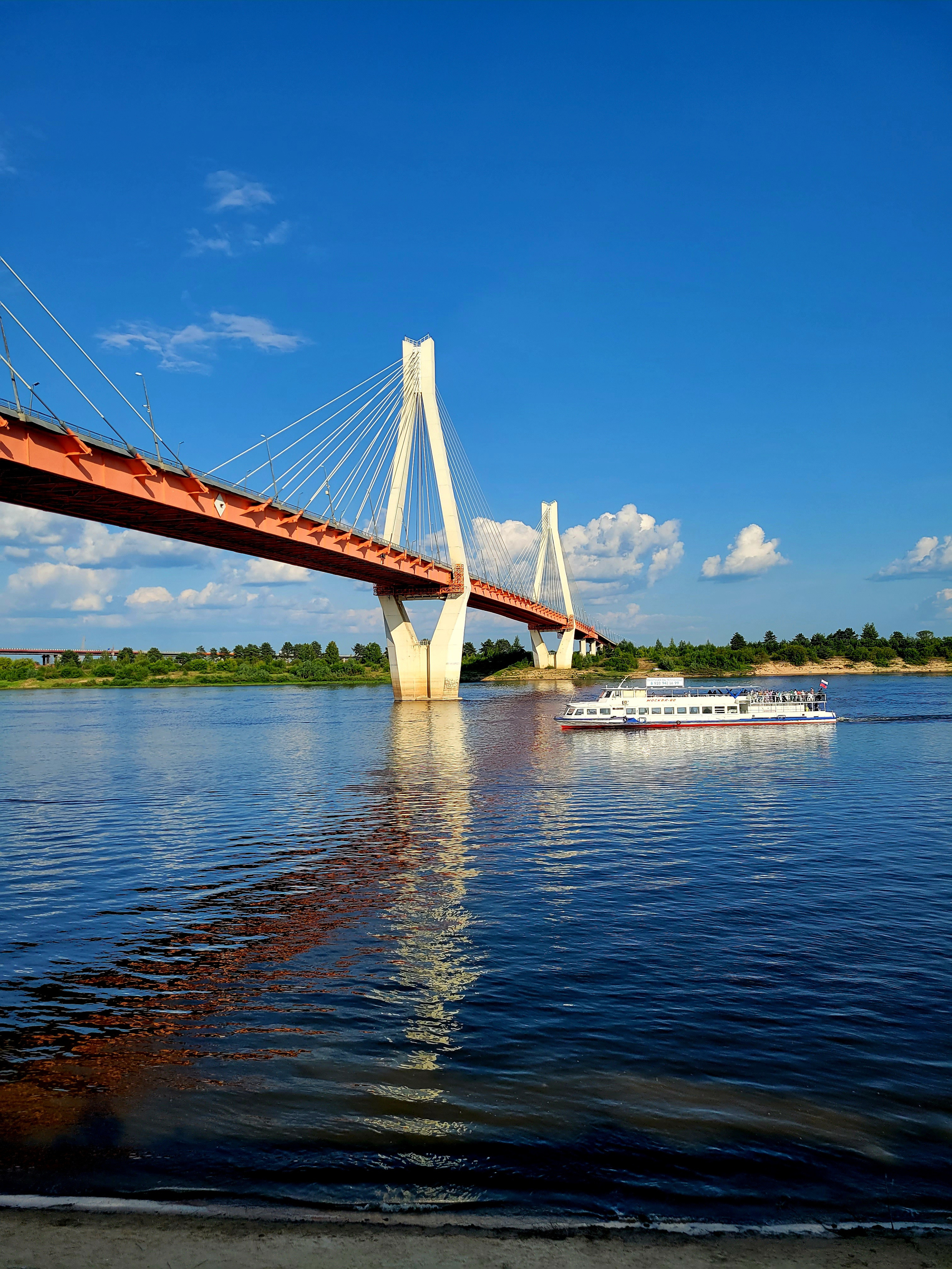 Летний вечер у моста