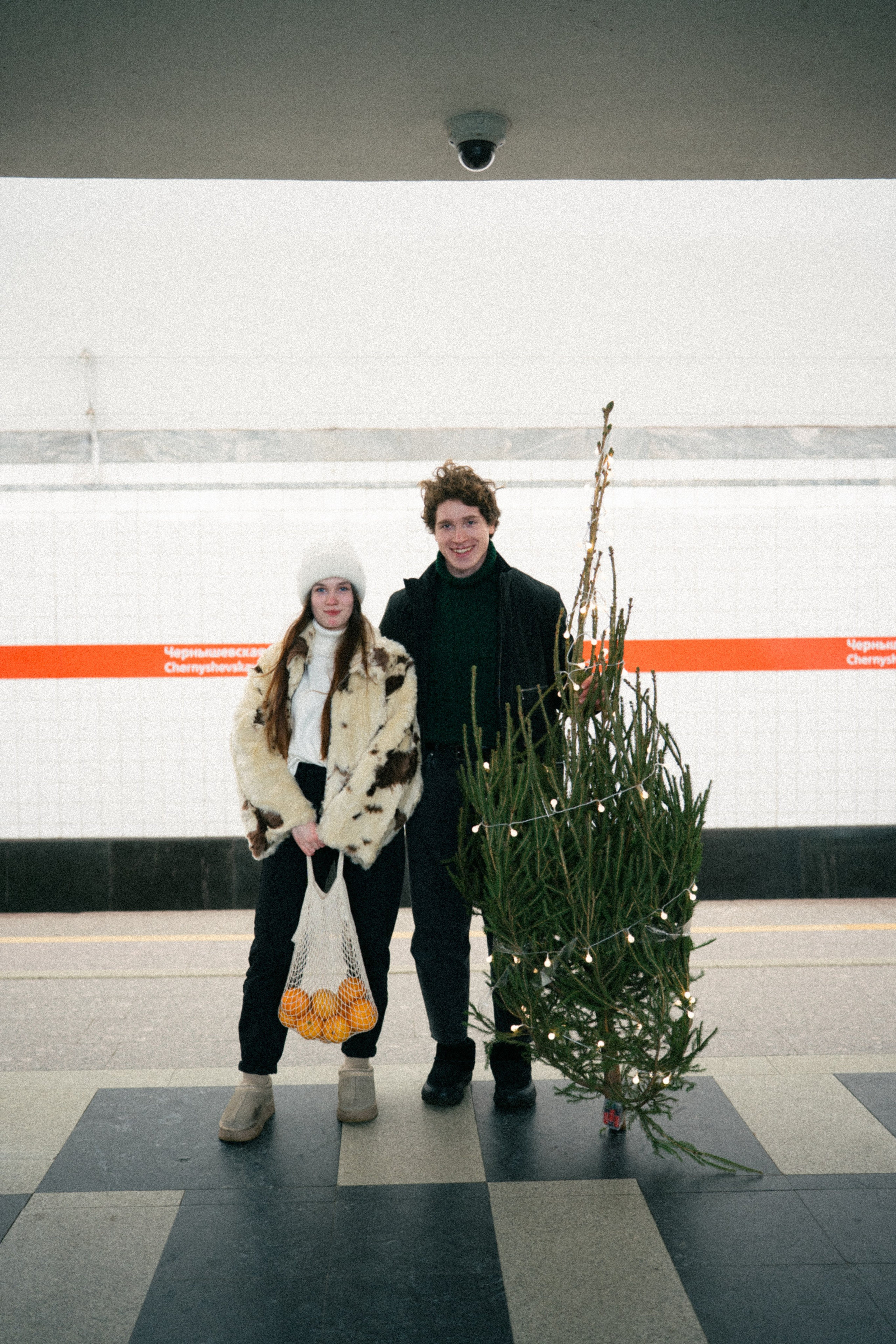 НОВОГОДНЯЯ ПРОГУЛКА ПАРЫ ПО ЧЕРНЫШЕВСКОЙ ПЕРЕД НОВЫМ ГОДОМ. Профессиональный фотограф, Санкт-Петербург — Виктория Богомолова