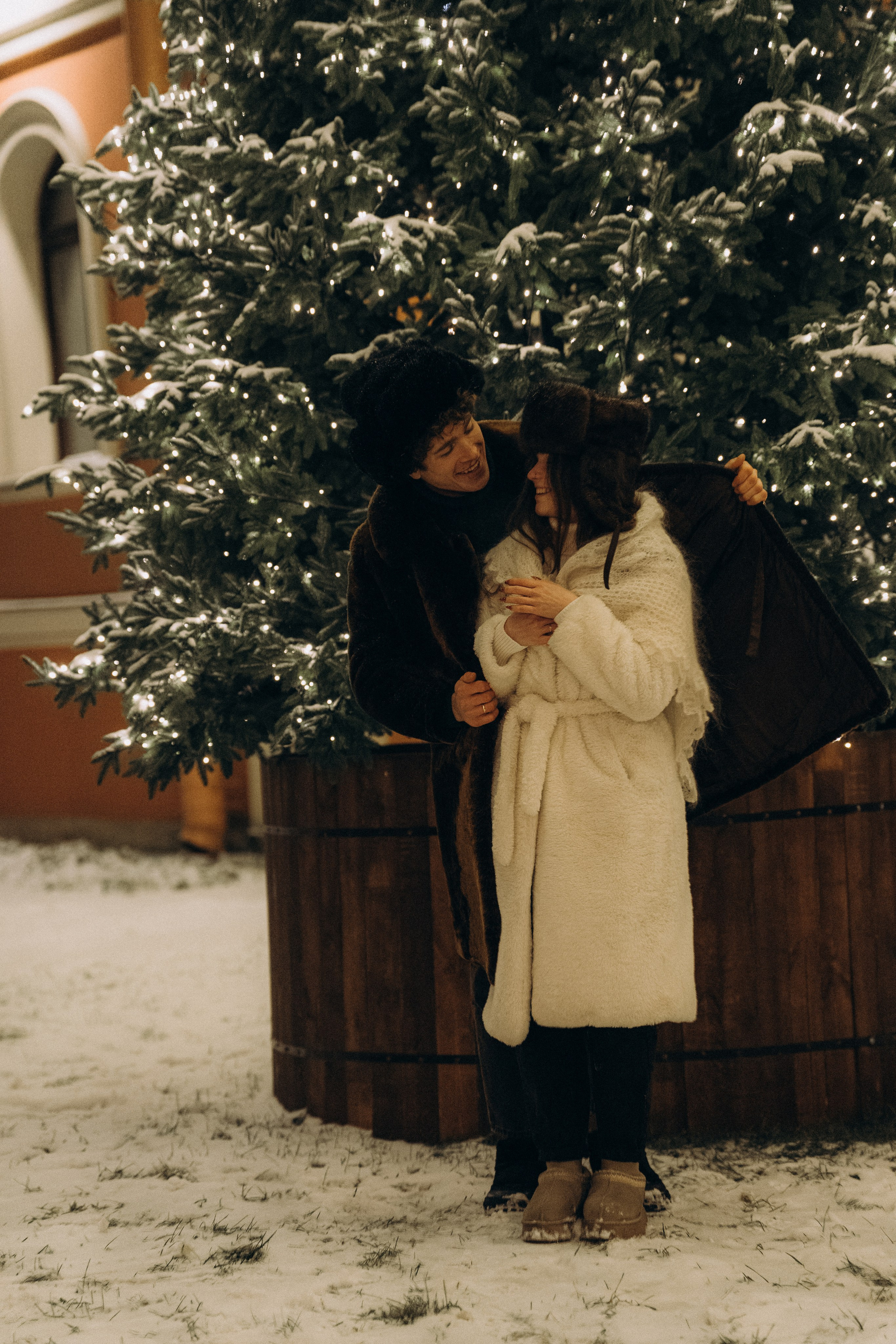 НОВОГОДНЯЯ ПРОГУЛКА ПАРЫ ПО ЧЕРНЫШЕВСКОЙ ПЕРЕД НОВЫМ ГОДОМ. Профессиональный фотограф, Санкт-Петербург — Виктория Богомолова